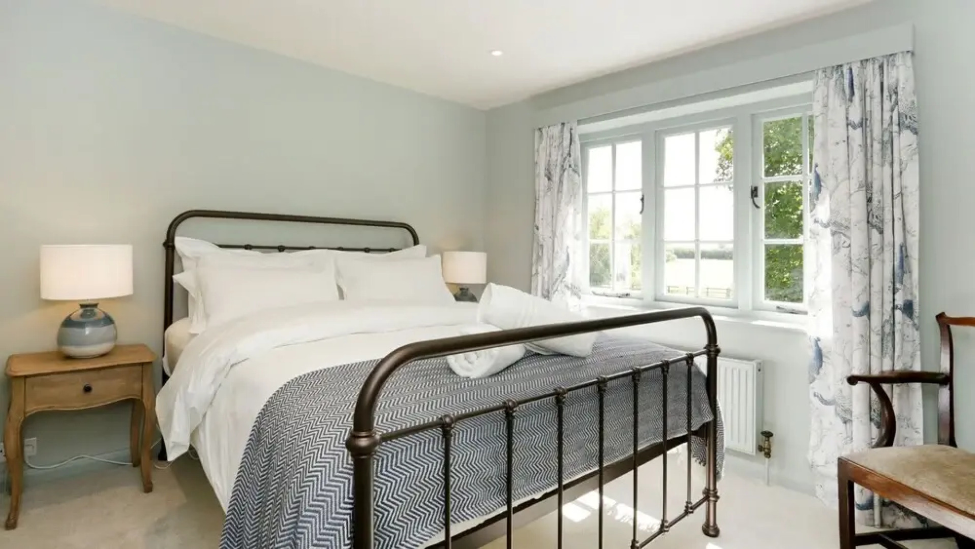 Pair of Secluded Rural Cottages near Oxford