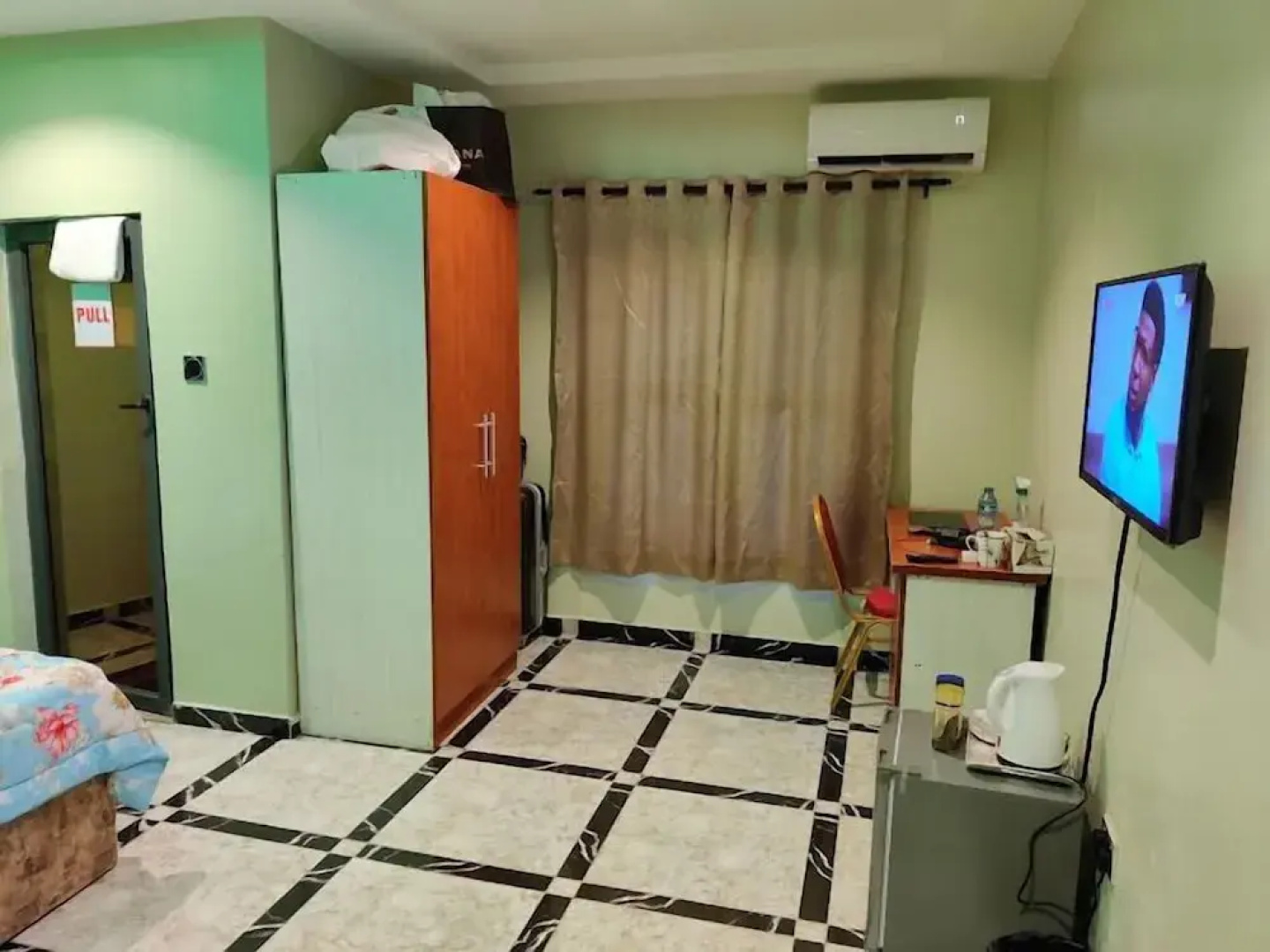 E- Exclusive Hotel