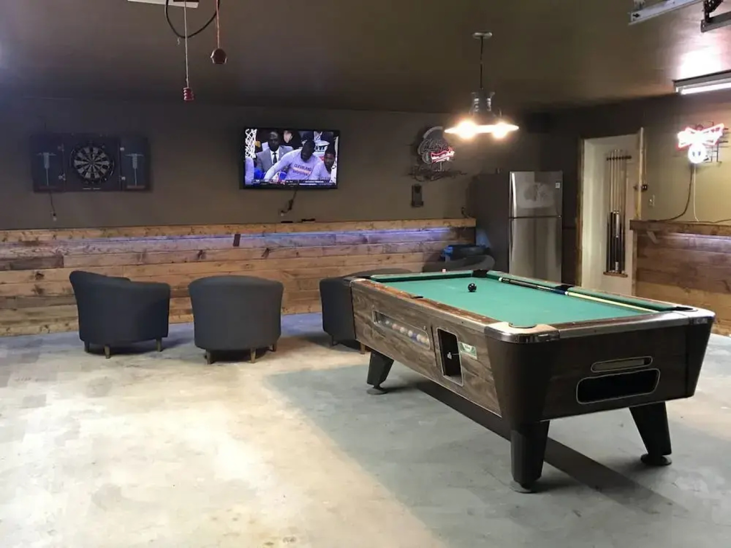 Family Friendly Lake House Located at Mid-west arm of Lake Fork
