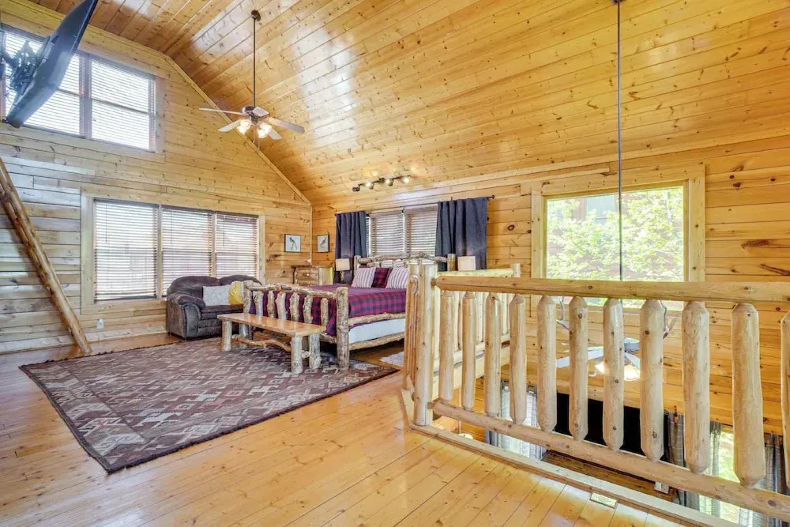'mountain Dreams' Cabin: Hot Tub, Sauna & Views!