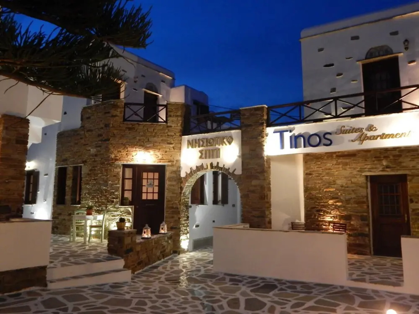 Tinos Suites & Apartments