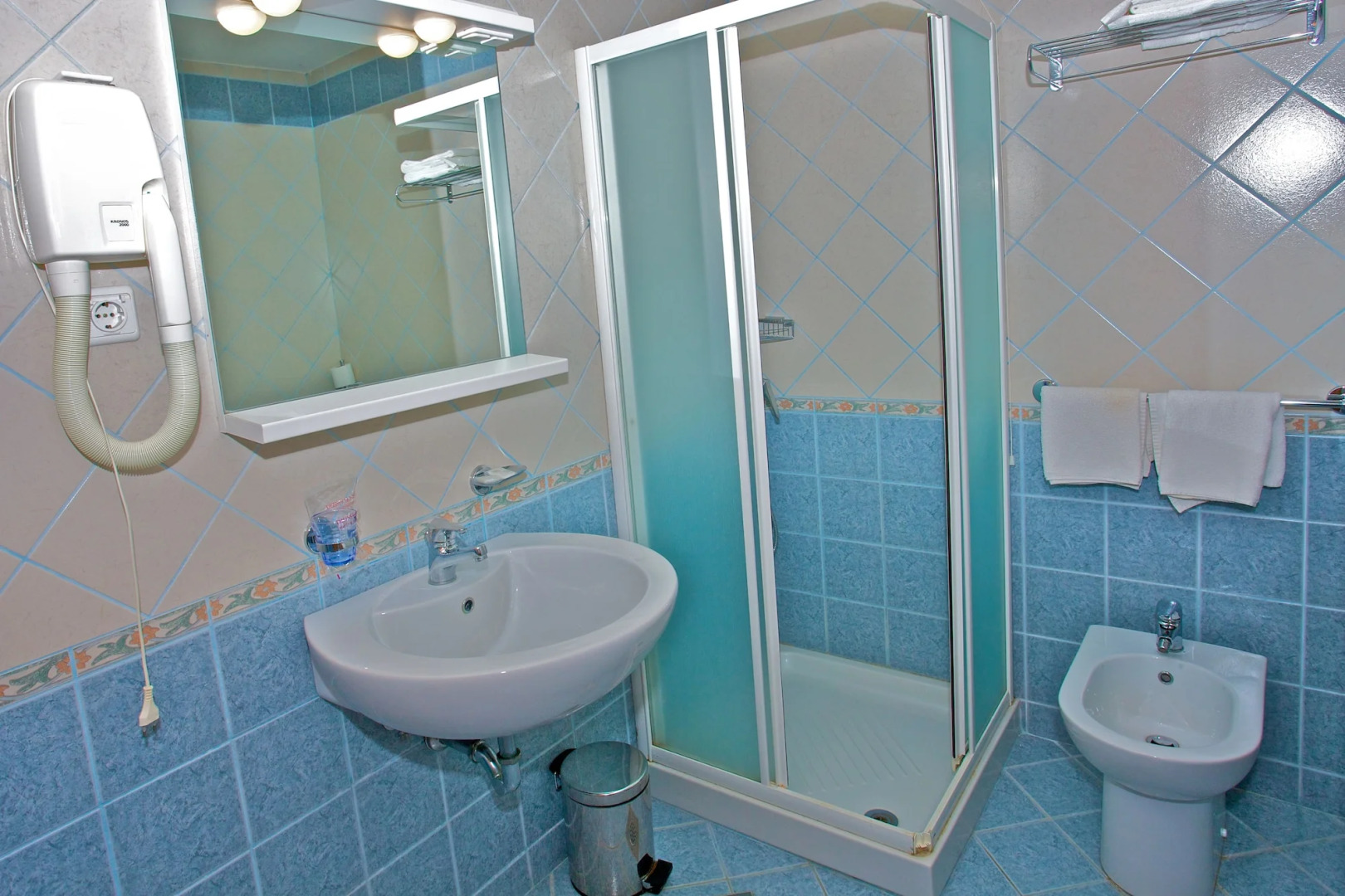 Splendid Golden Rocks Resort