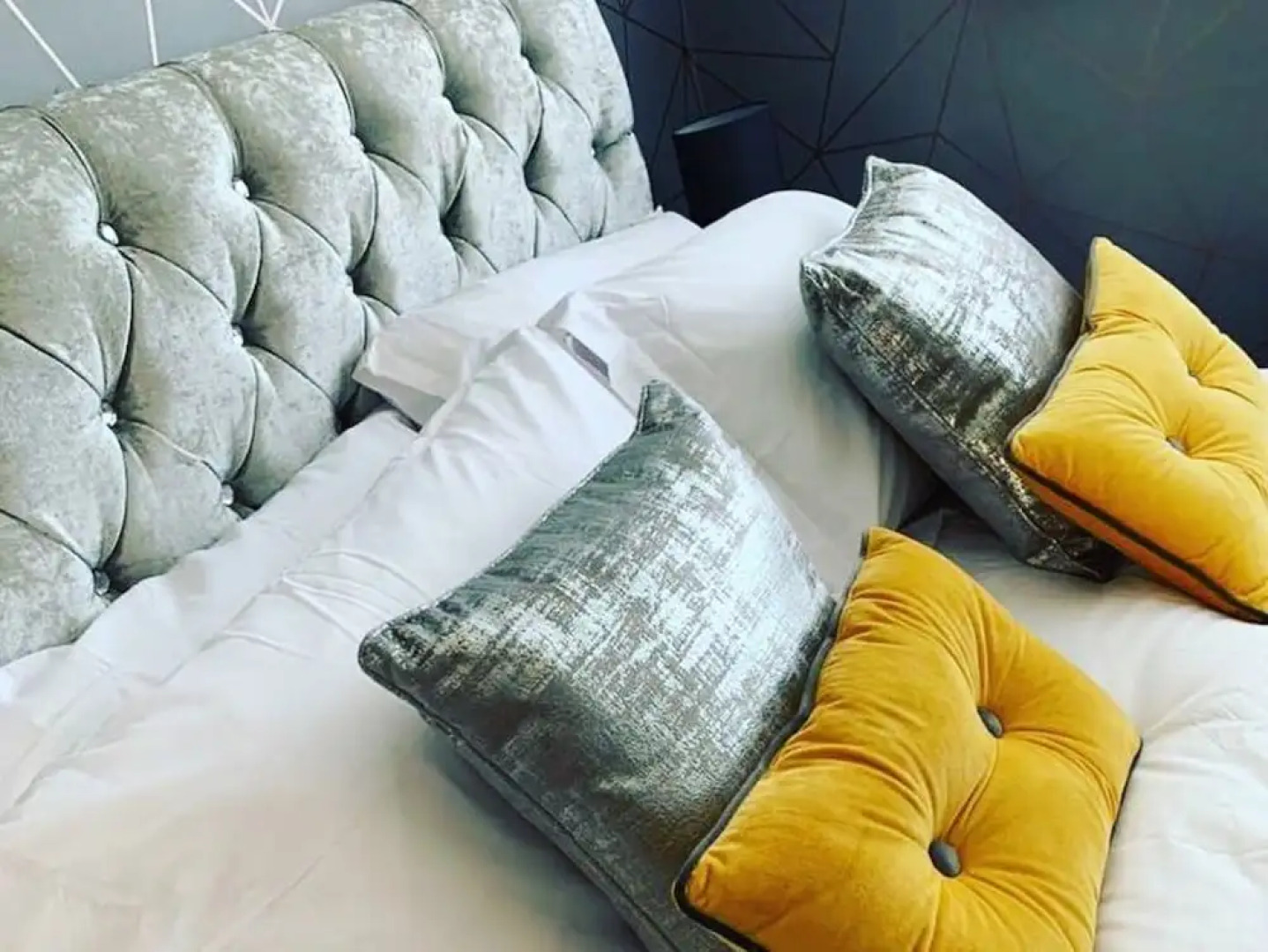 Beautiful Family Home With 42ft Pool & Cinema Room