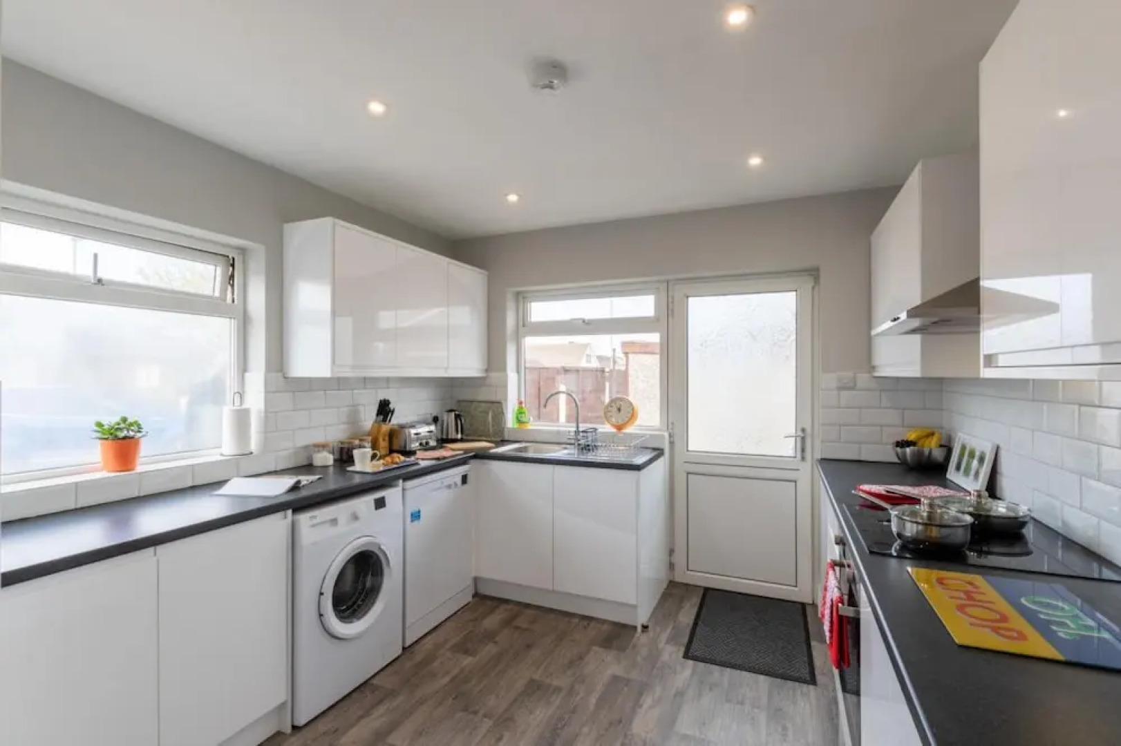 Altham Place-fully Refurbished 2-bath Bungalow