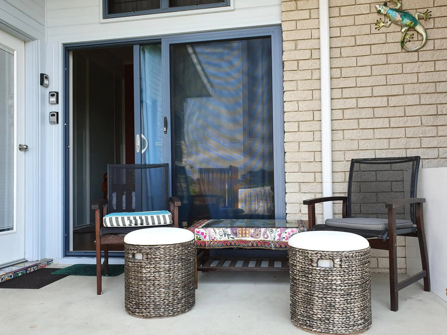 JUST-4-YOU! amazing sea views, WIFI, fullly air-conditioned, king bed