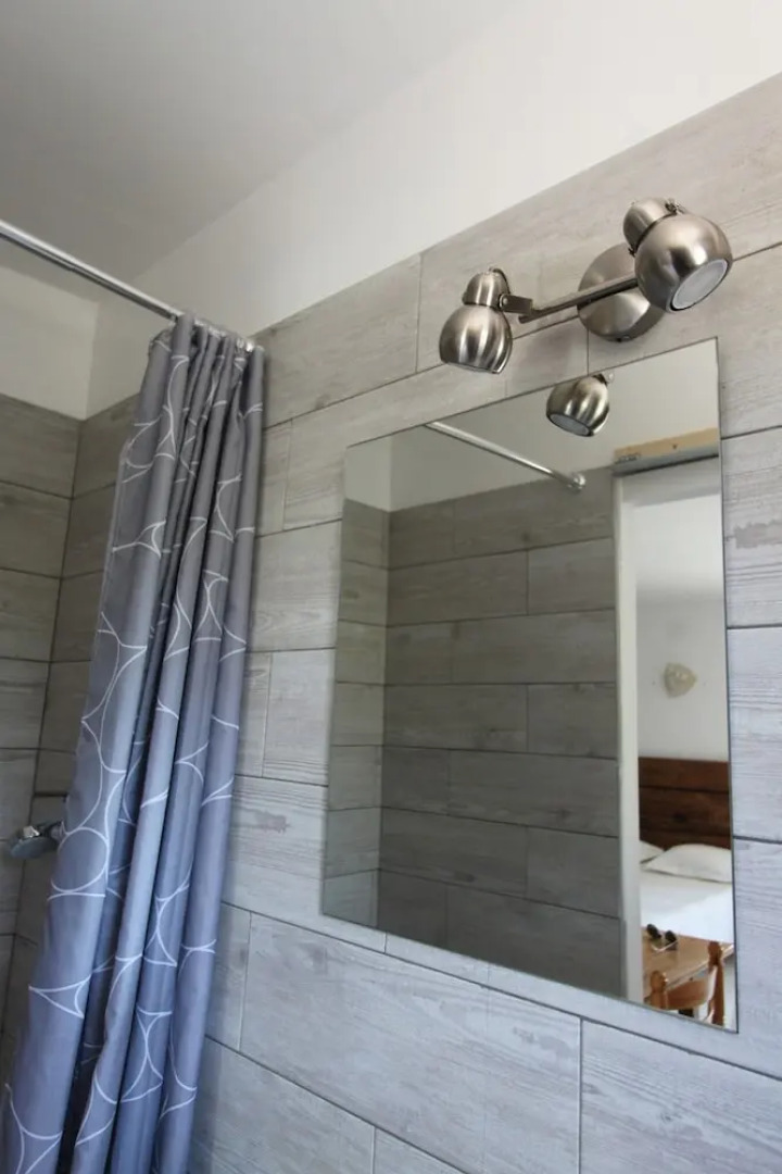 Quiet studio with air conditionning