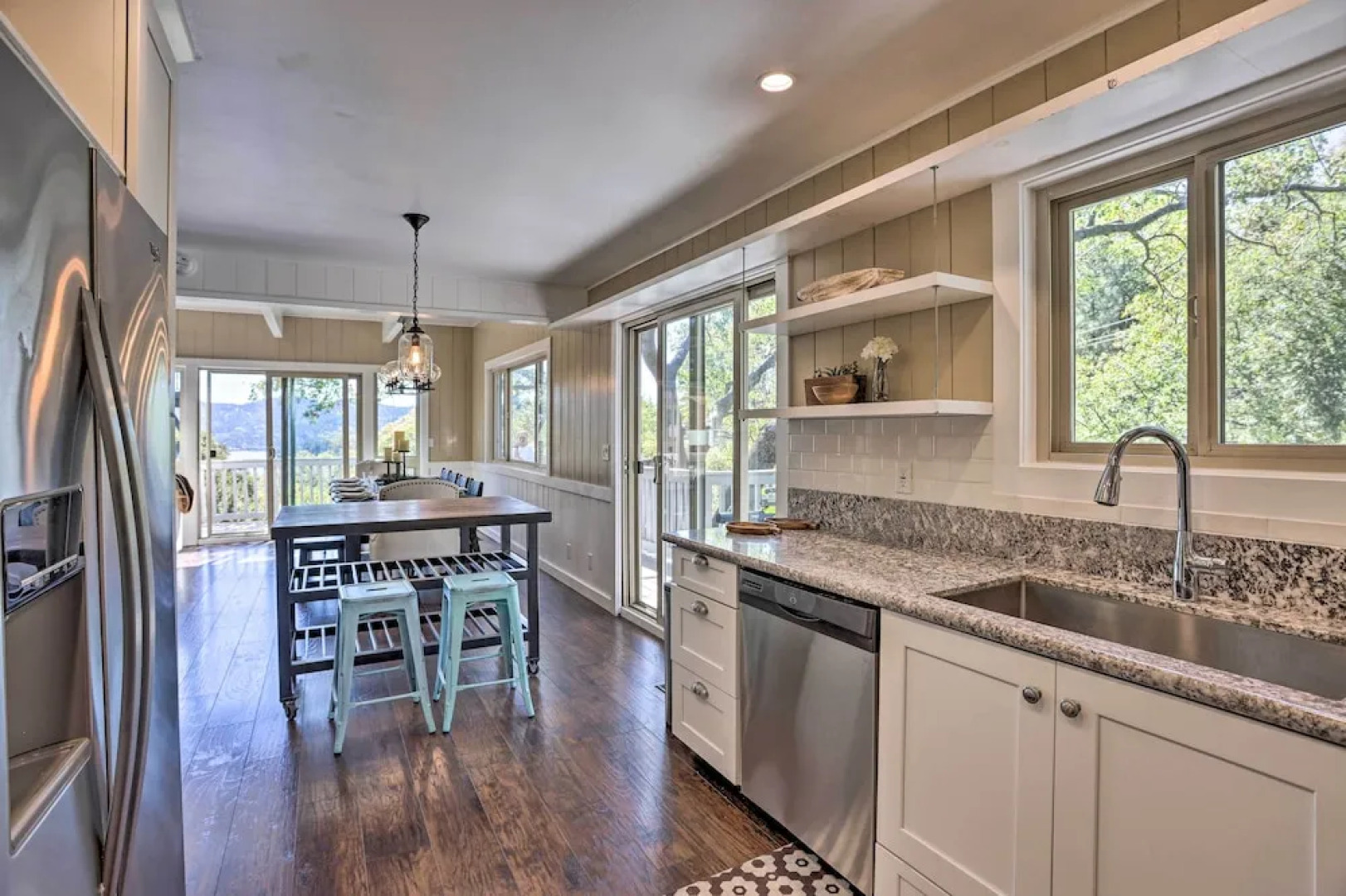 Arrowhead Retreat w/ Luxe Furnishings & Lake Views