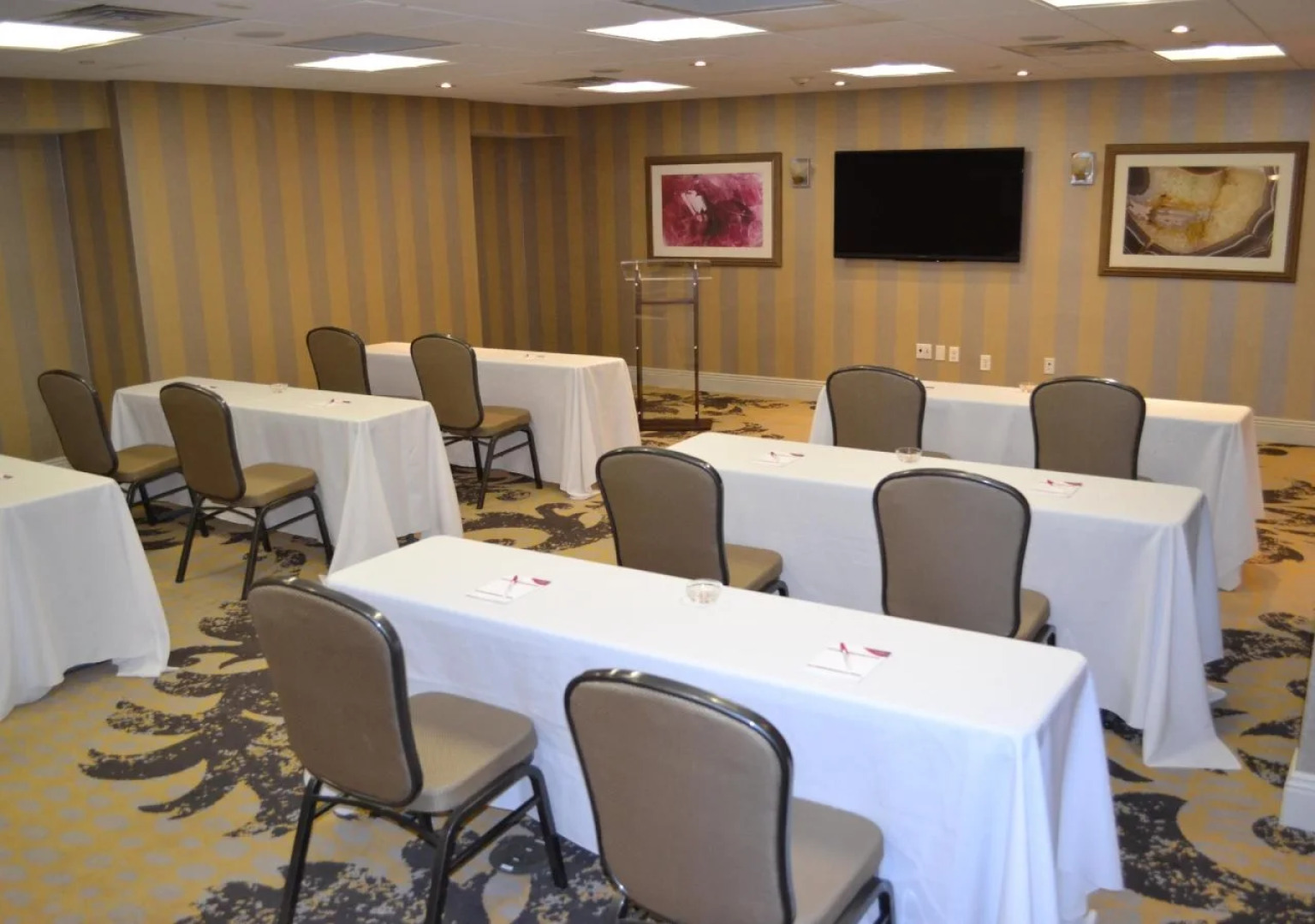 Crowne Plaza Saddle Brook by IHG