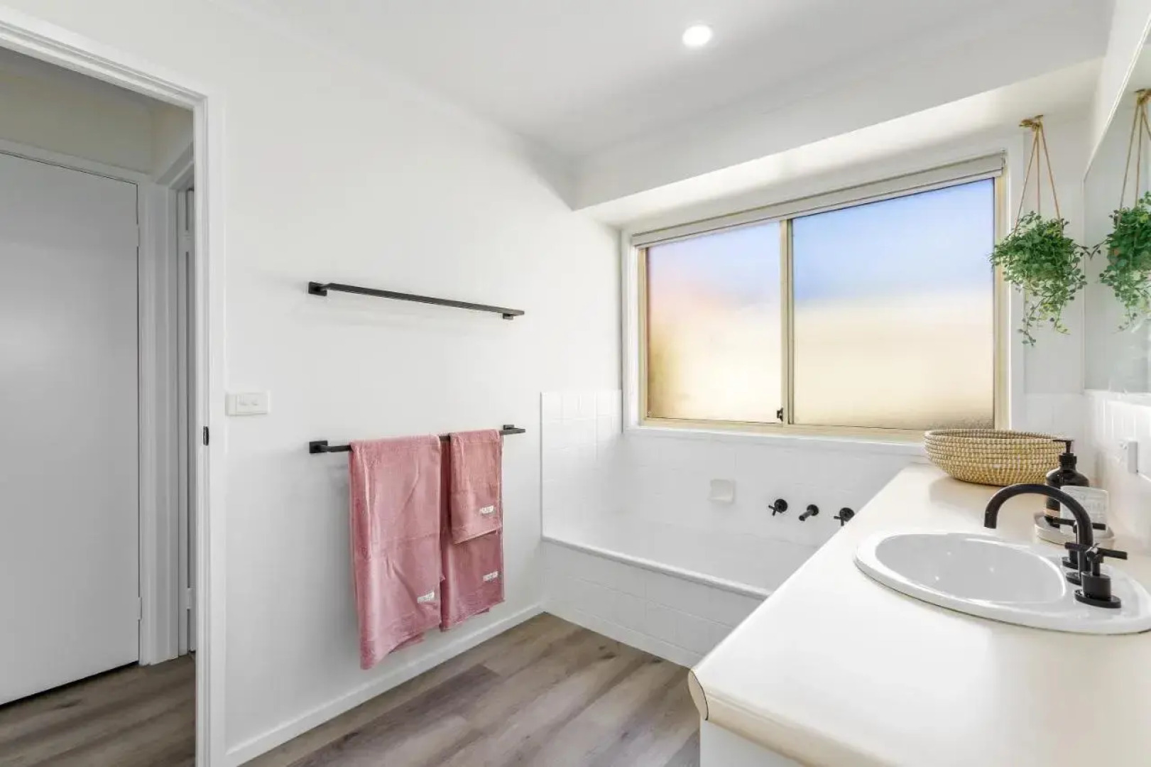 2 Bedroom Unit - Close To The Beach