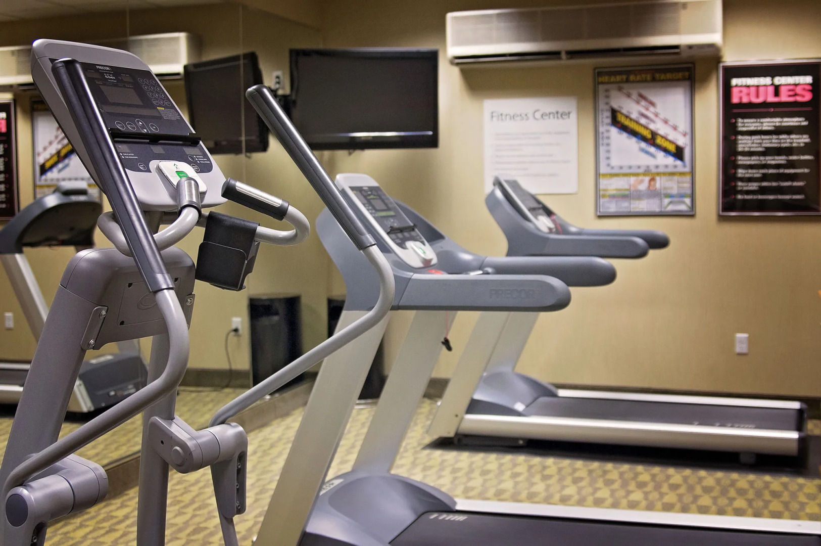 Holiday Inn Express & Suites Logan by IHG