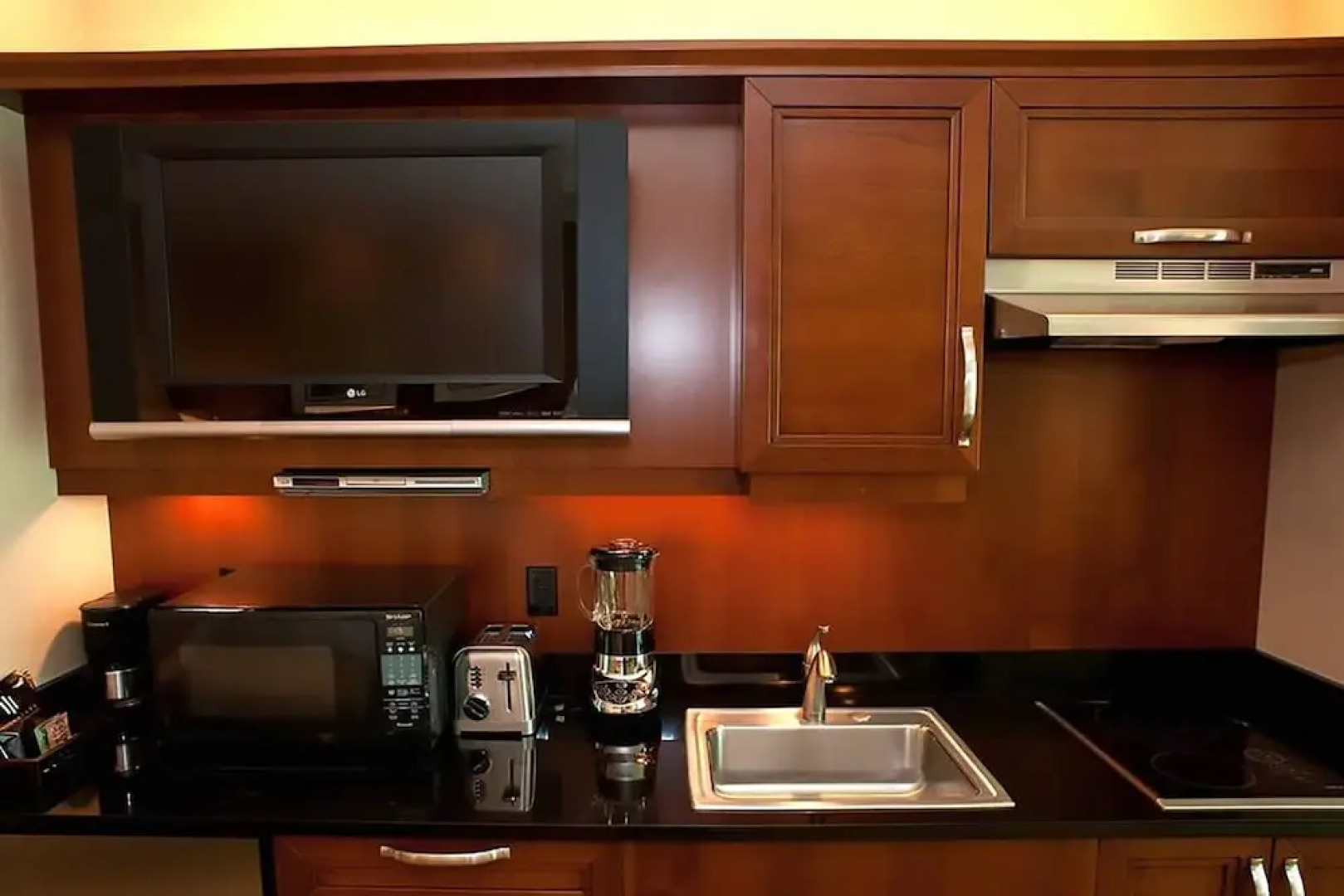 888 Two Bedroom Three Bath Suite at Signature Condo Hotel