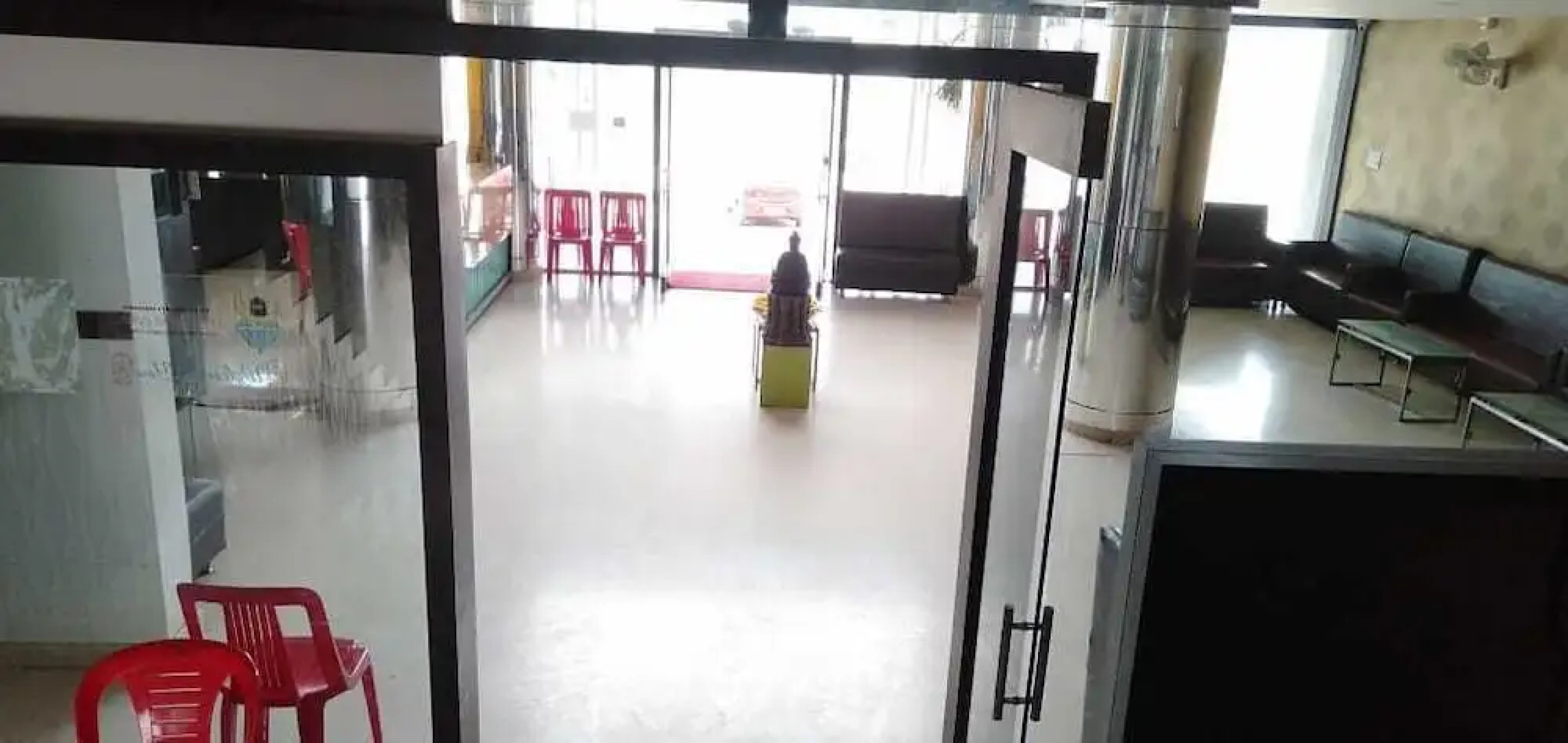 Iroomz Shivaratna Palace