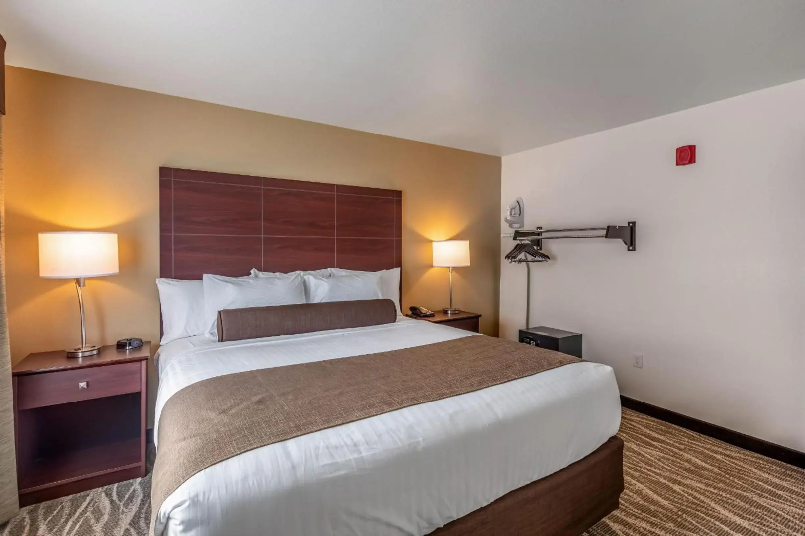 Cobblestone Hotel & Suites – Stevens Point