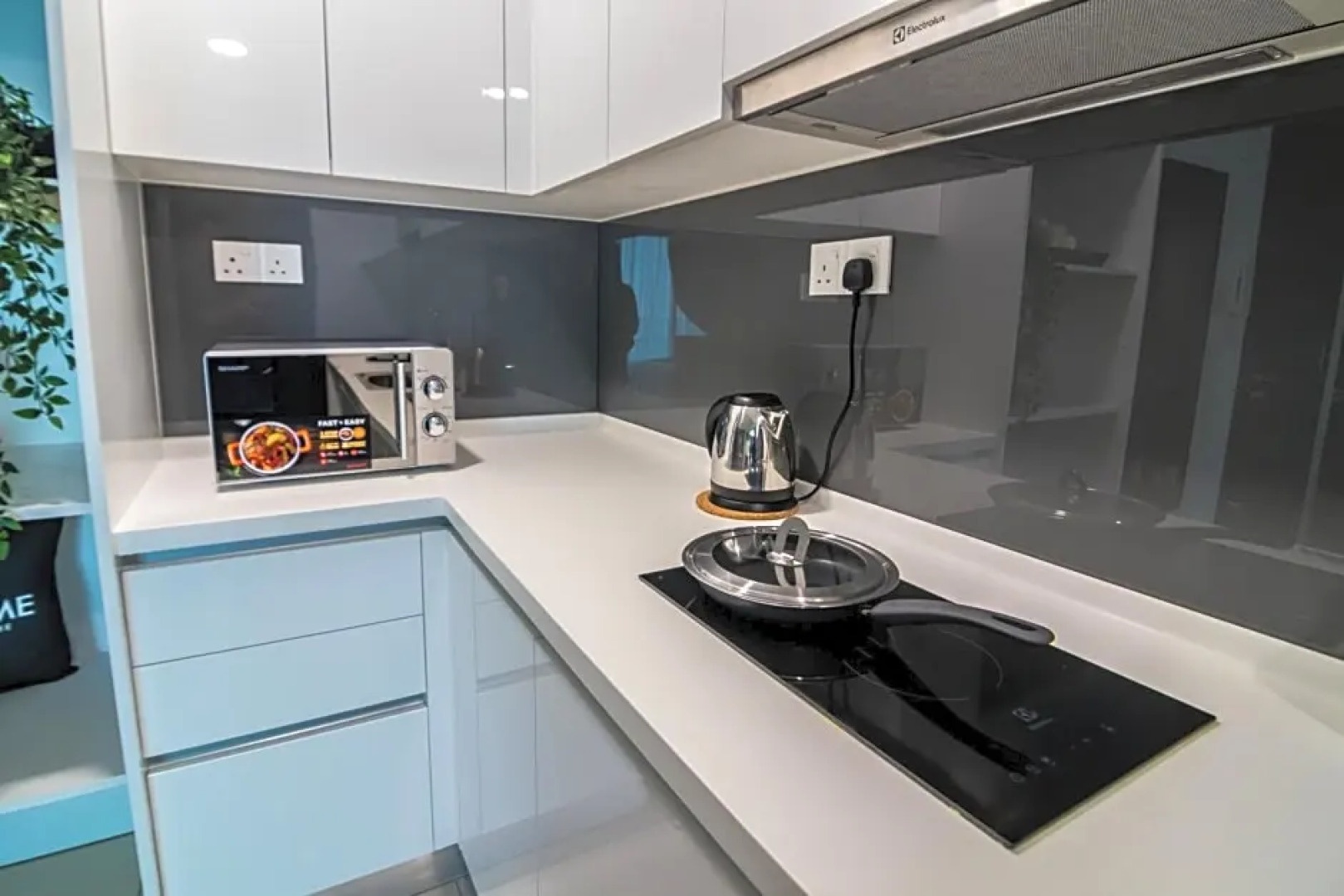 Almas Suites by Subhome