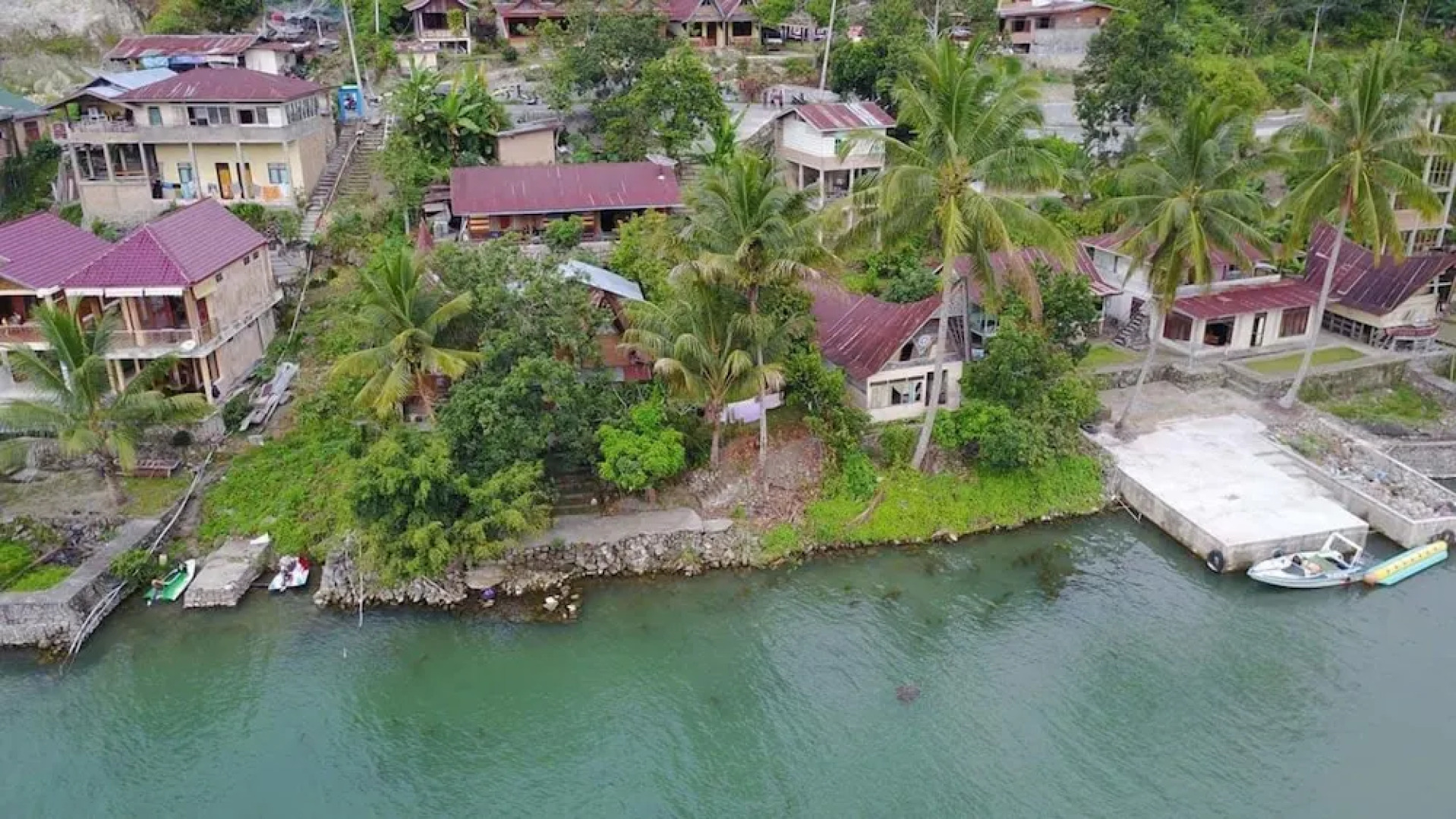 Laster Jony's Guesthouse Samosir RedPartner