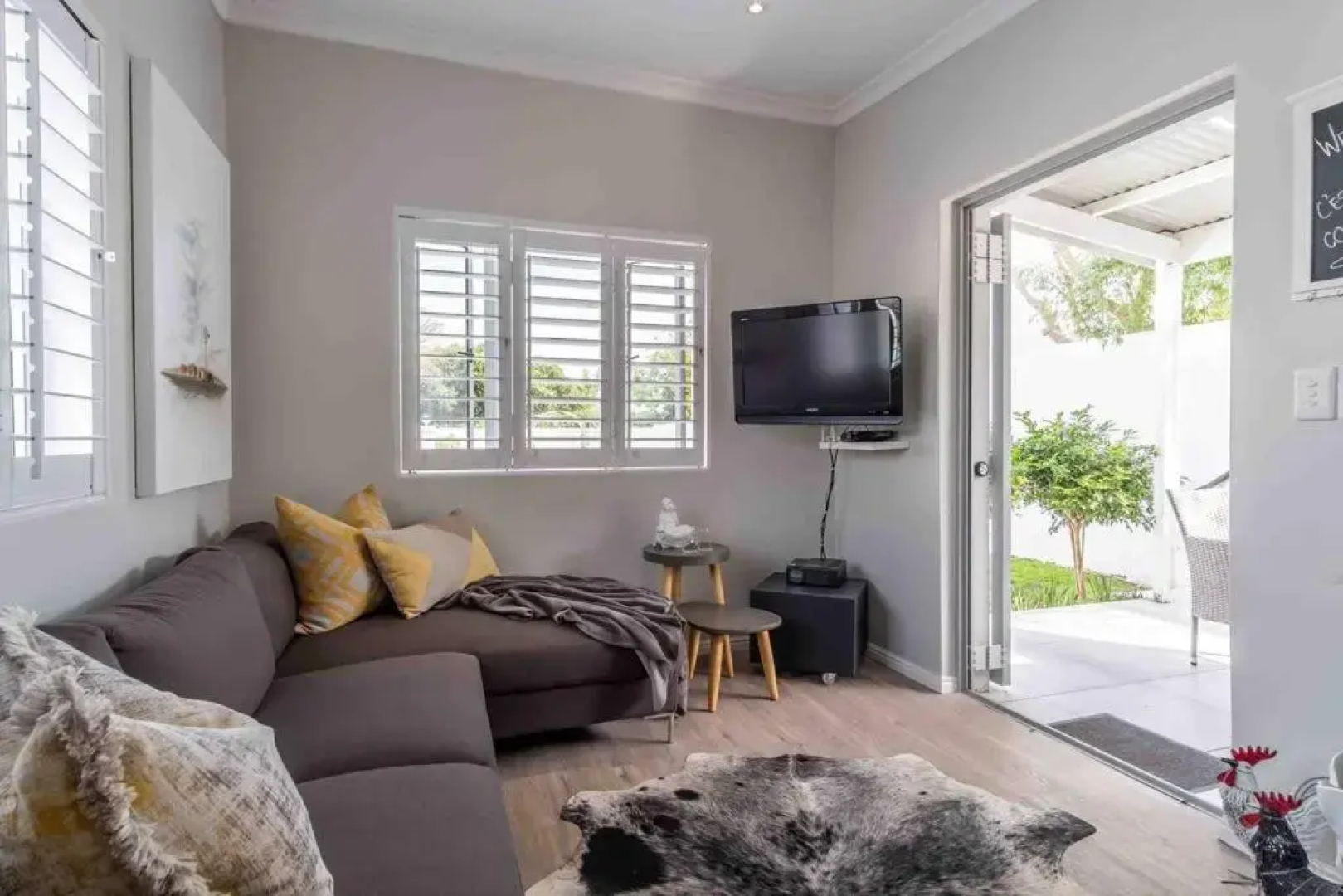 C'estÇa Cottage Modern Luxurious Sounds of the Sea