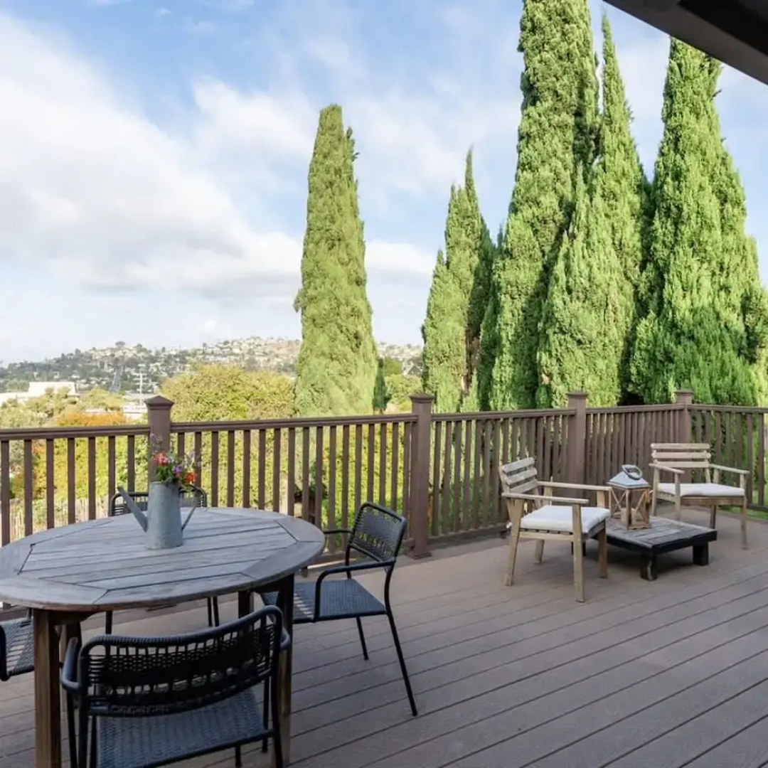 Spacious and Bright 5-bedroom Oasis Pool and Yard