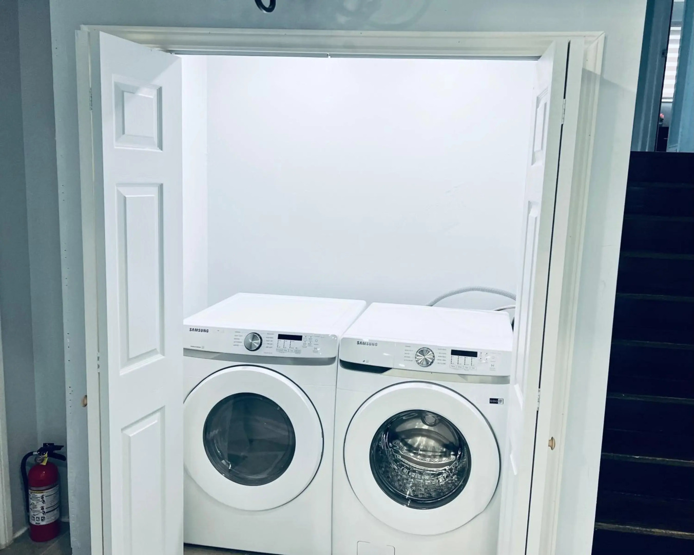 Tranquil & Cozy 30 min to Toronto ~ Backyard ~ Pkg