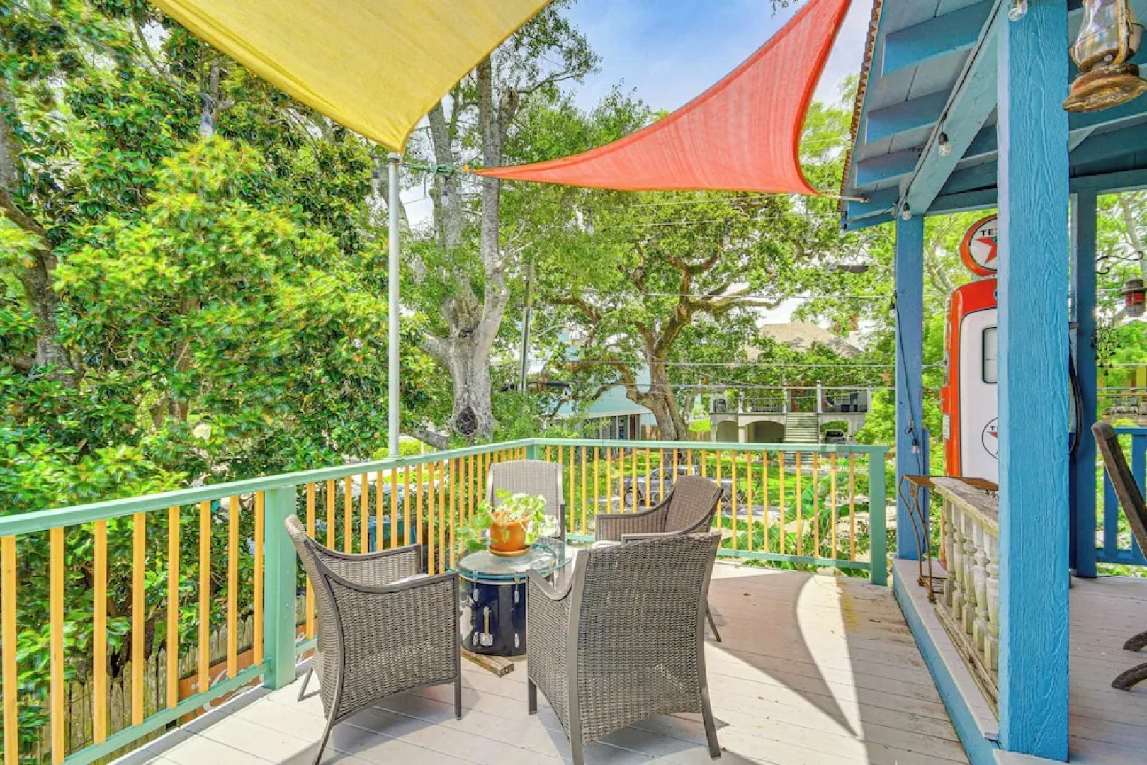 Eclectic Mandeville Home: Walk to Lakefront Park