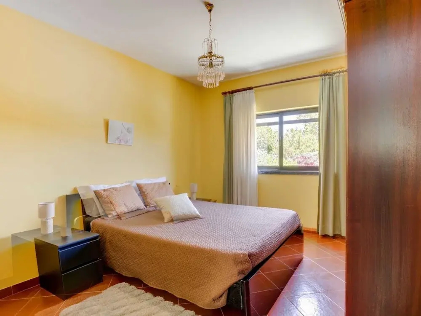 Carcavelos Villa With Pool