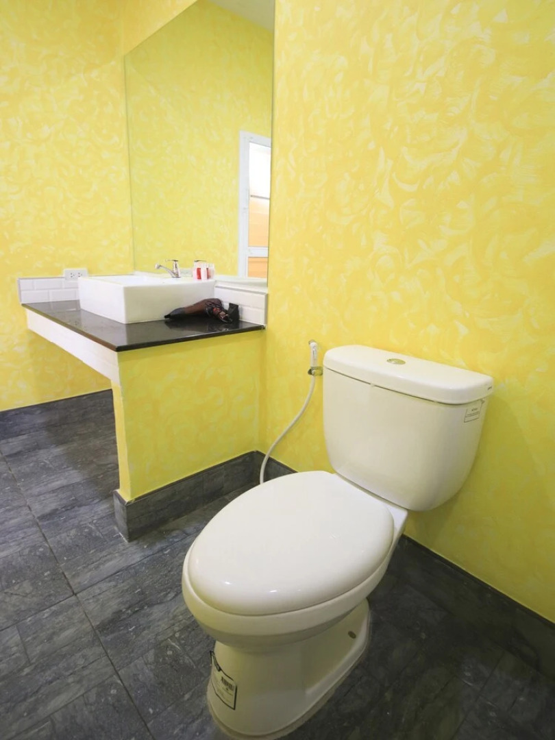 Ban Elephant Blanc Bungalow