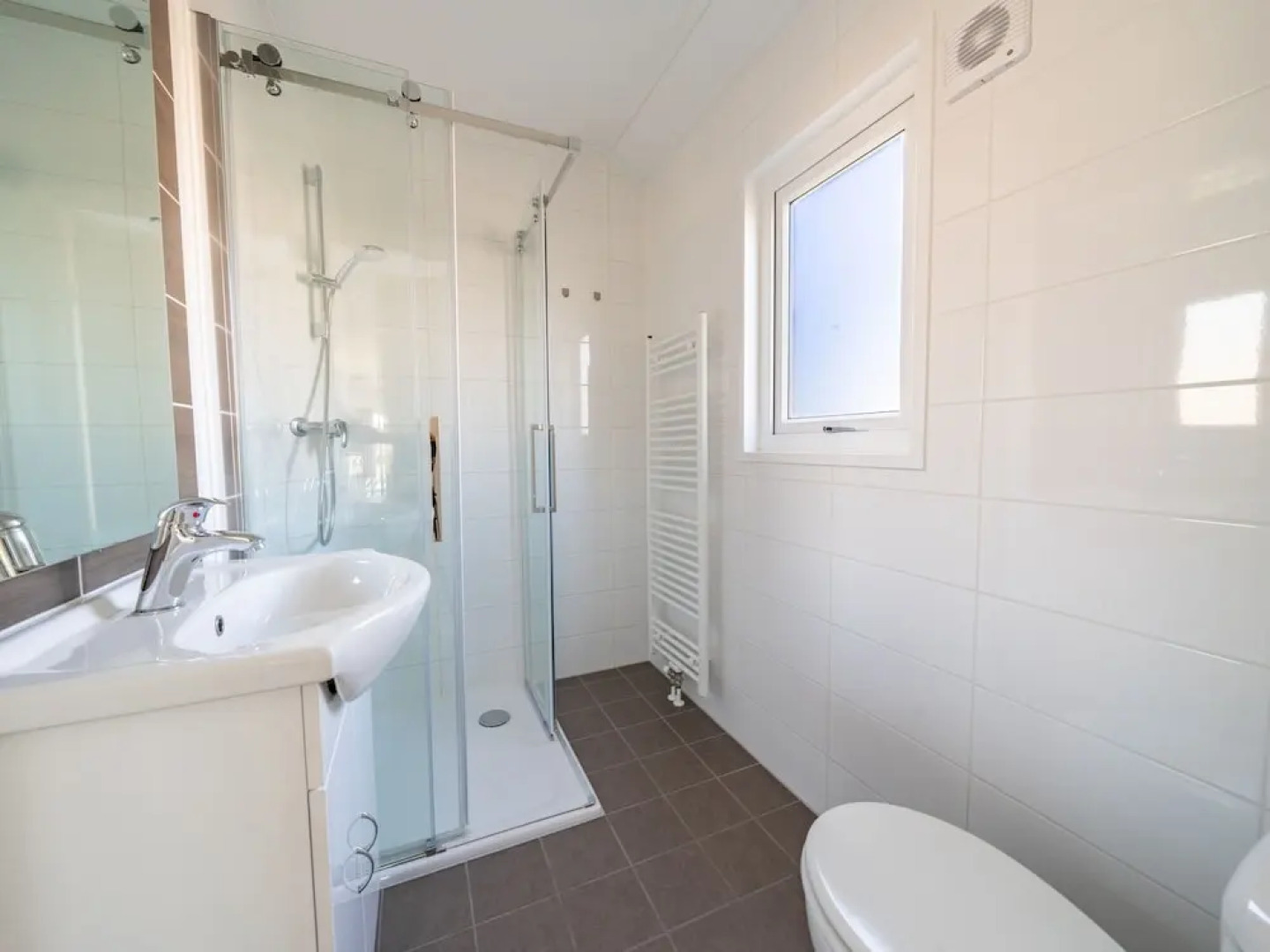 Comfortable Chalet With Microwave, Near Efteling