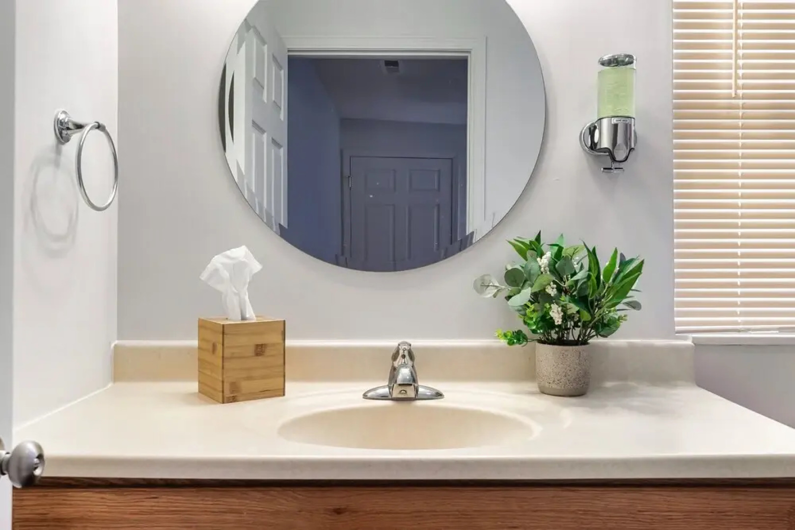 Lakeside Cottage 3 Bedroom Cottage by Redawning