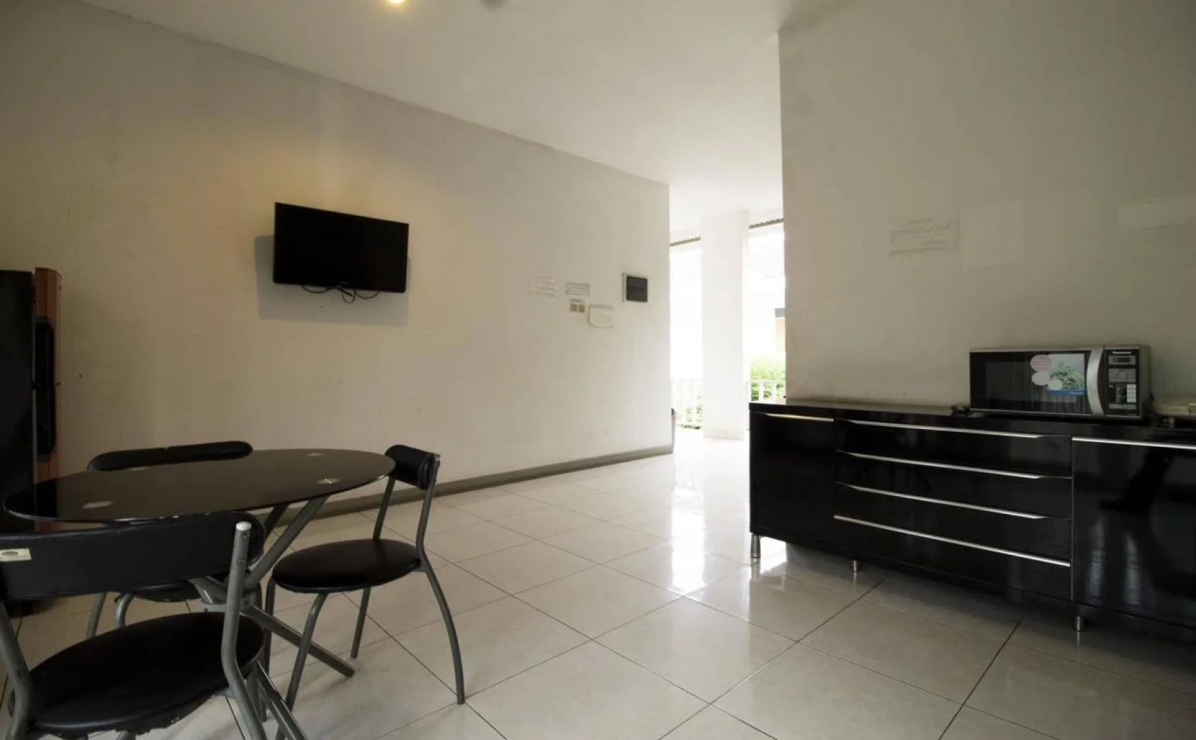 RedDoorz Plus near Lippo Karawaci