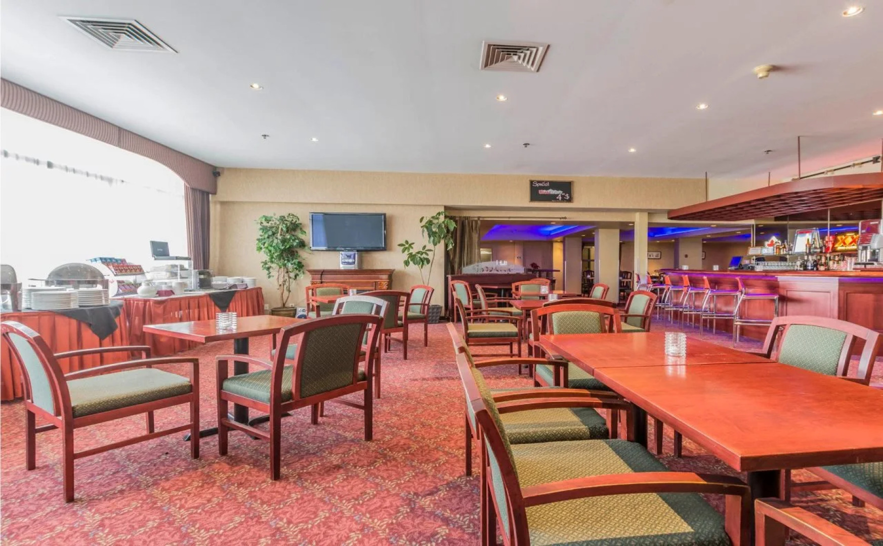 Travelodge by Wyndham Hotel & Convention Centre Quebec City