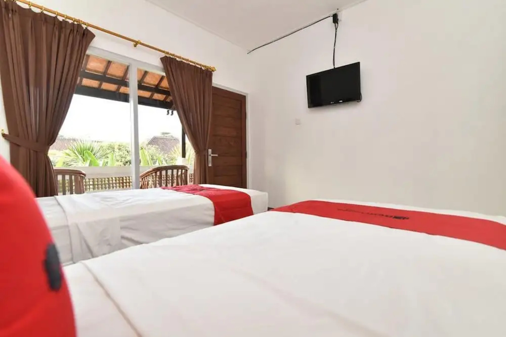 RedDoorz near Tanjung Benoa Beach