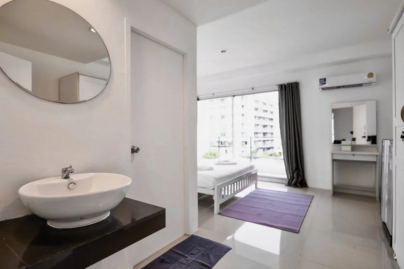 RQ Bangkok Sukhumvit 50 by Collection O