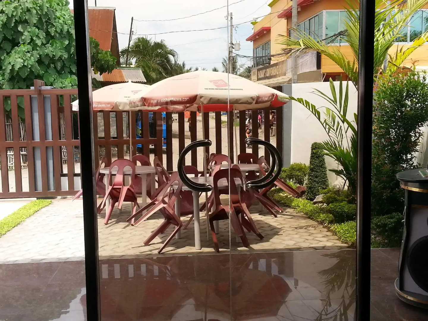 Dolyn Suites