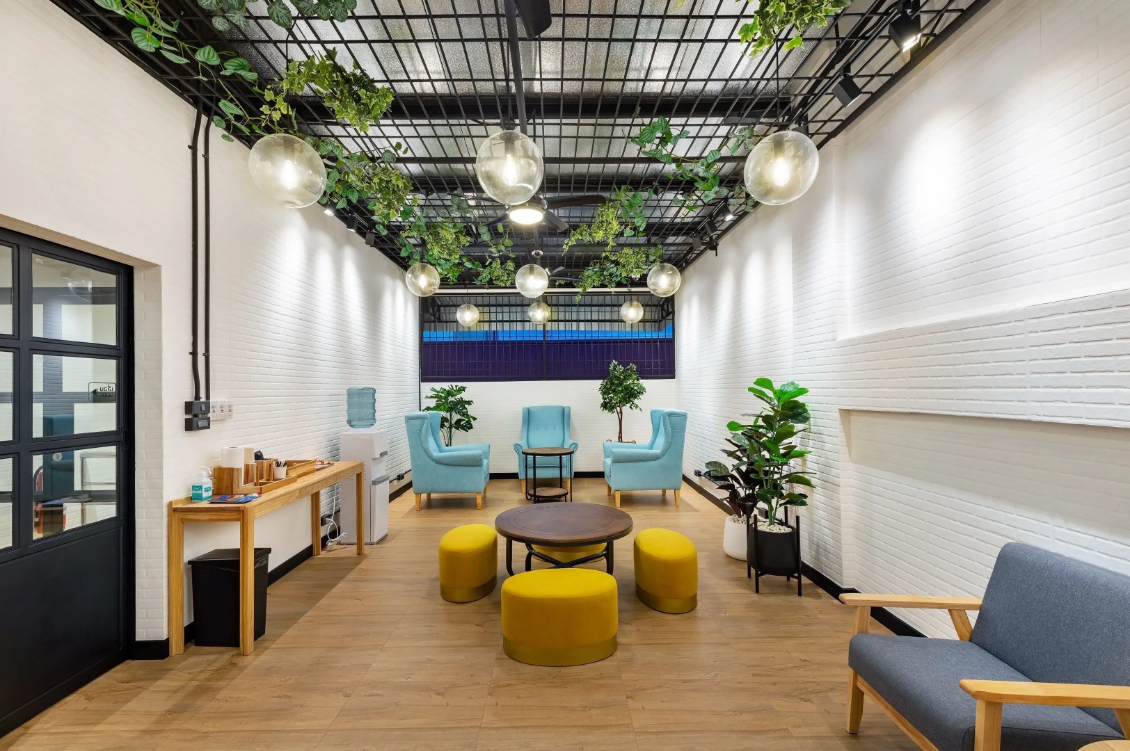 Siam Subway Hostel and Café