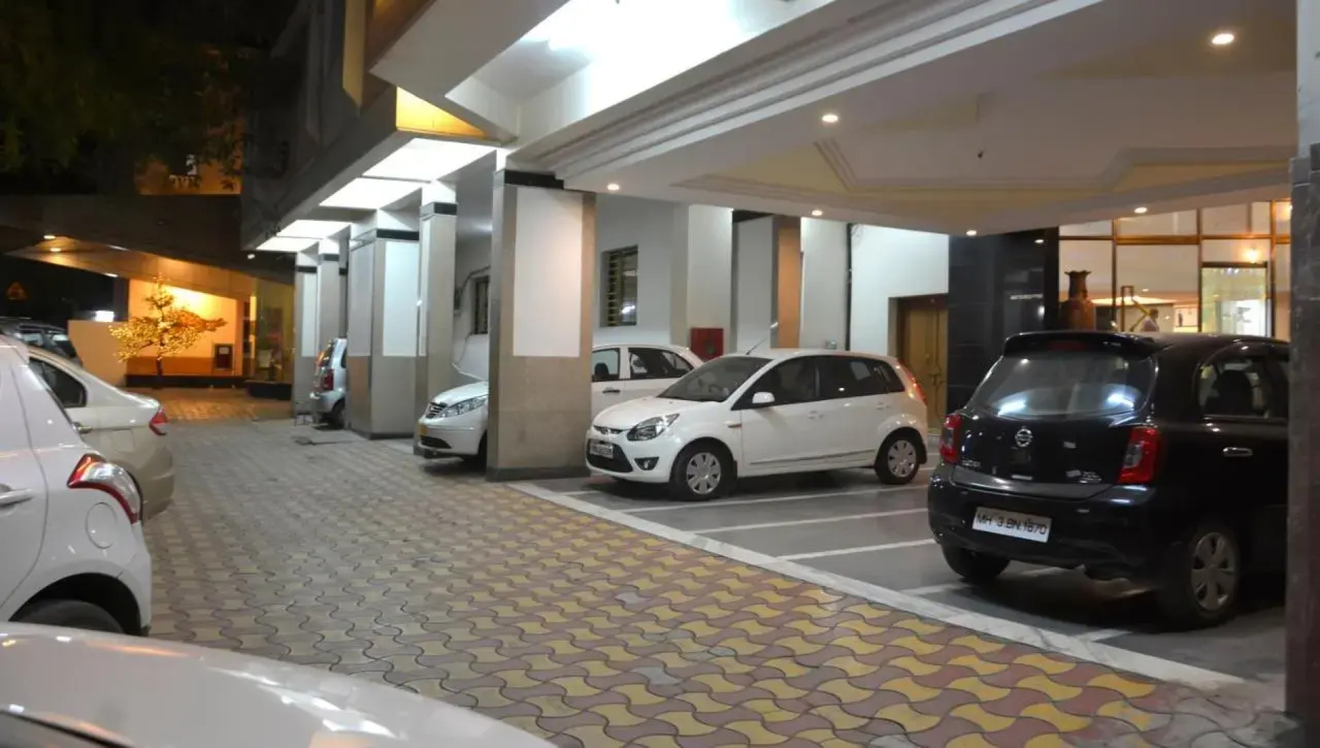 Hotel Surya Executive