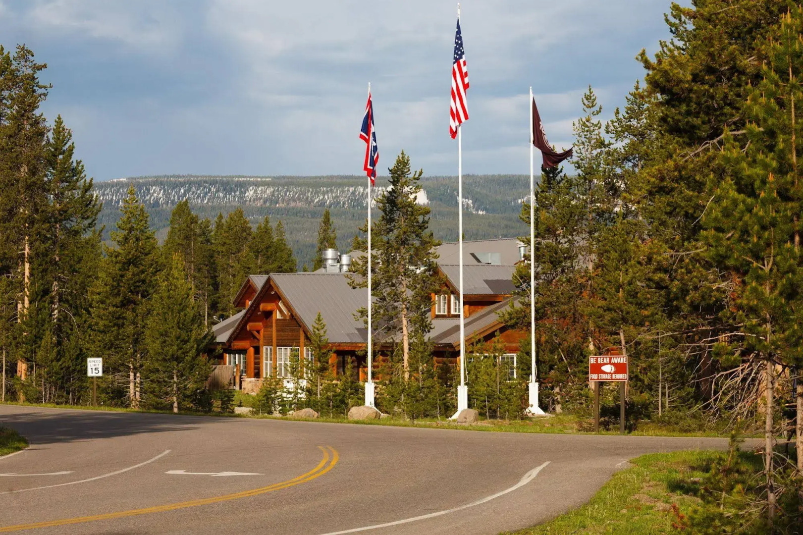 Headwaters Lodge & Cabins at Flagg Ranch
