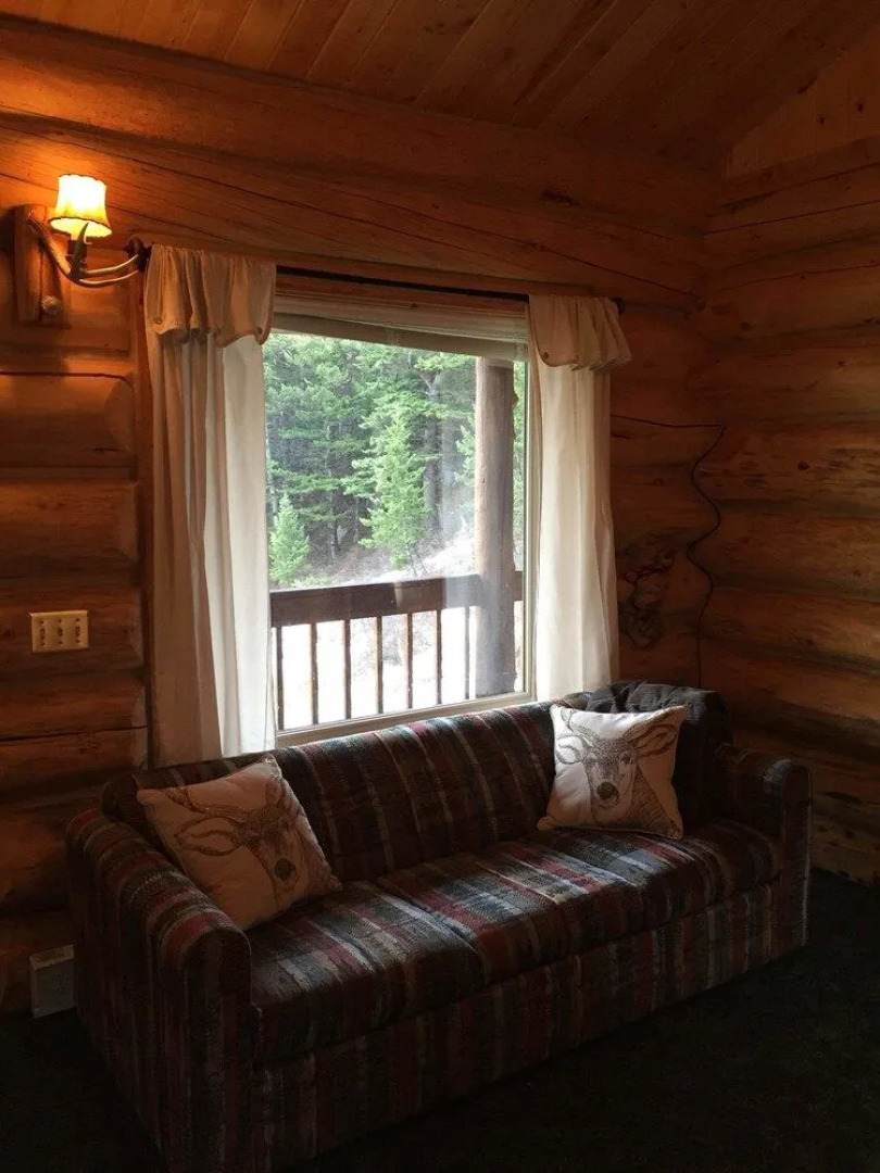 Two Bears Inn Bed & Breakfast