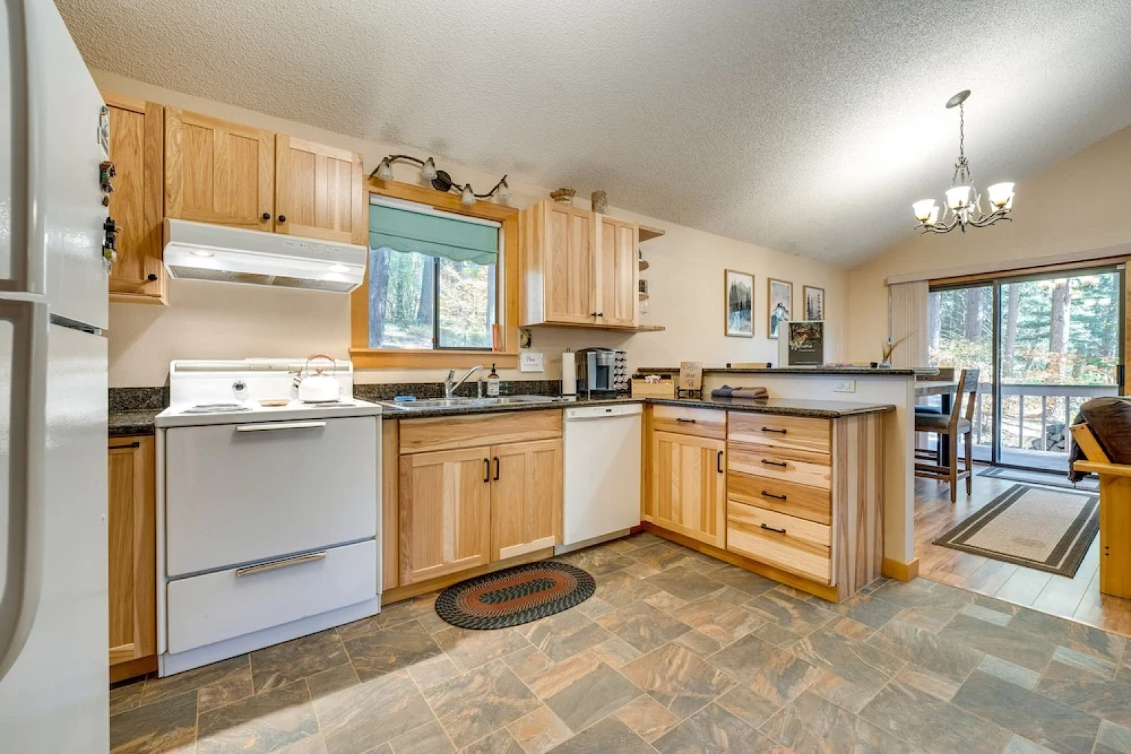 Ronald Cabin w/ Private Deck: Near Cle Elum Lake!