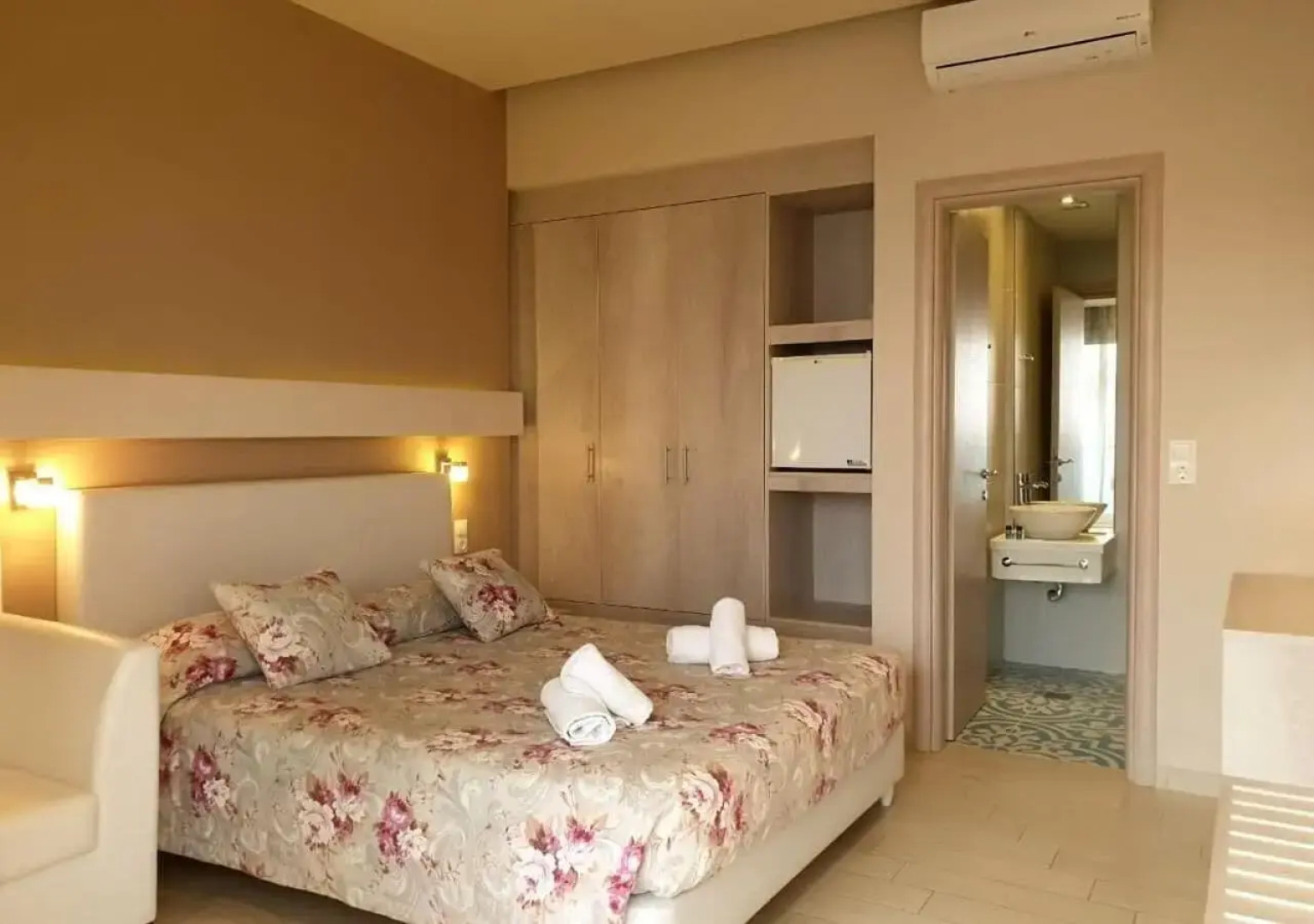 Saradari Beach Hotel - Adults Only