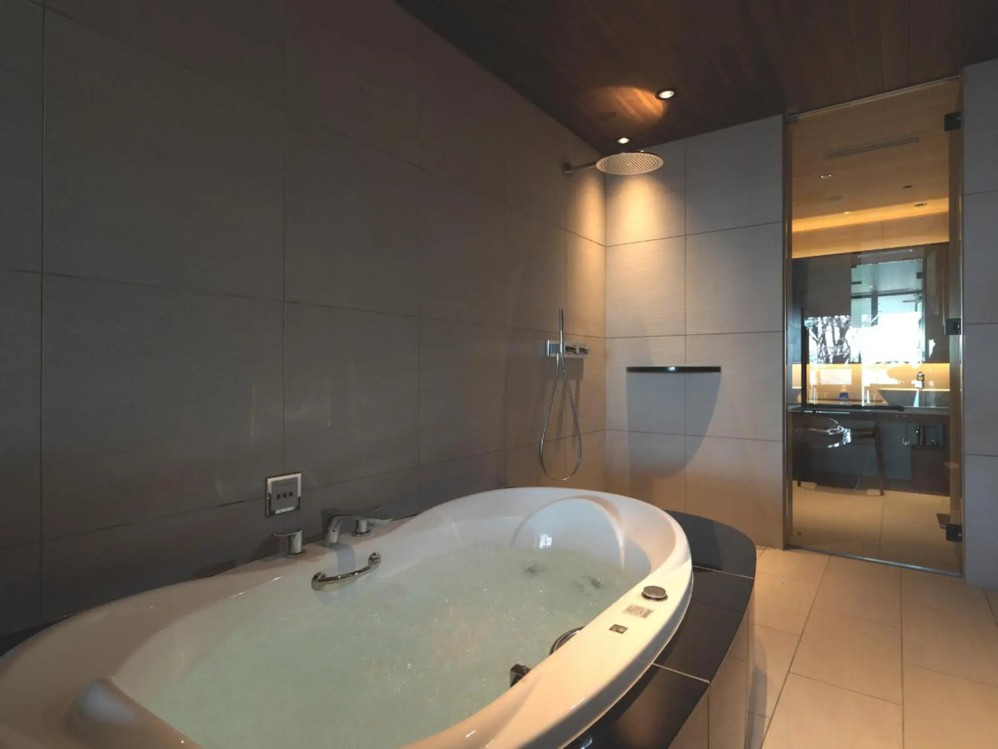 Lake Shikotsu Tsuruga Besso Ao no Za