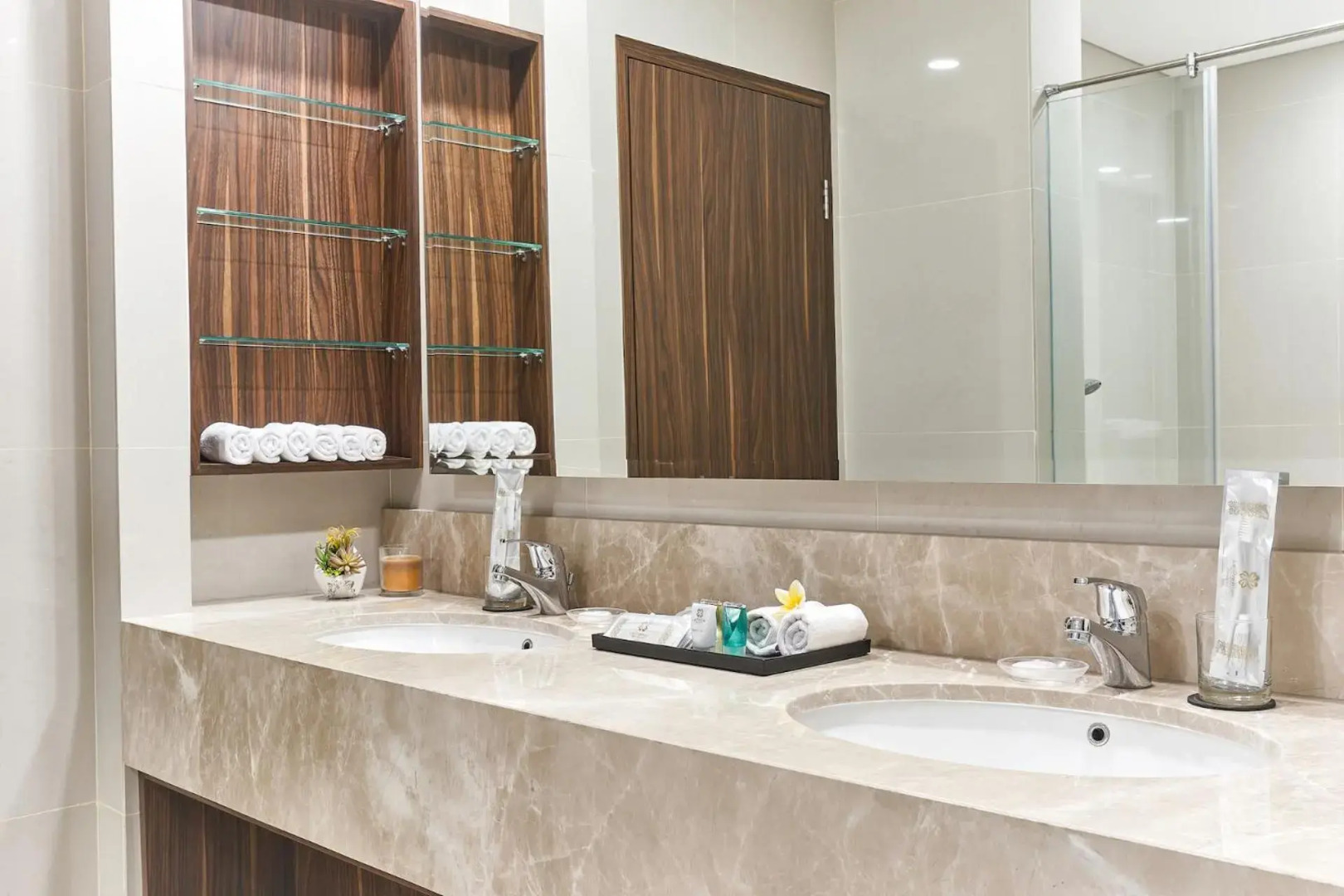 Le Premier Kota Deltamas