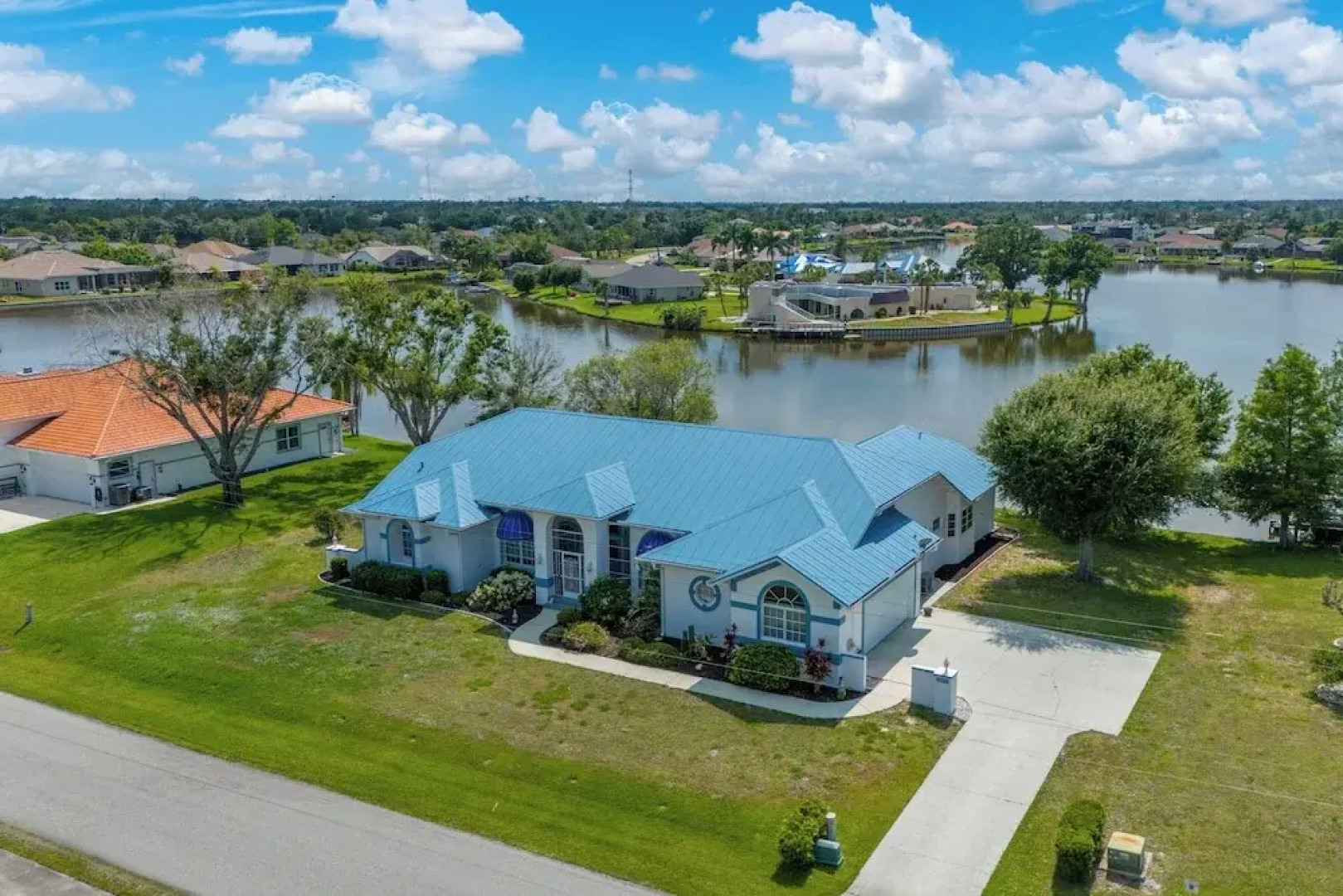 Poolside Bliss & Lake Fun: Florida Getaway!