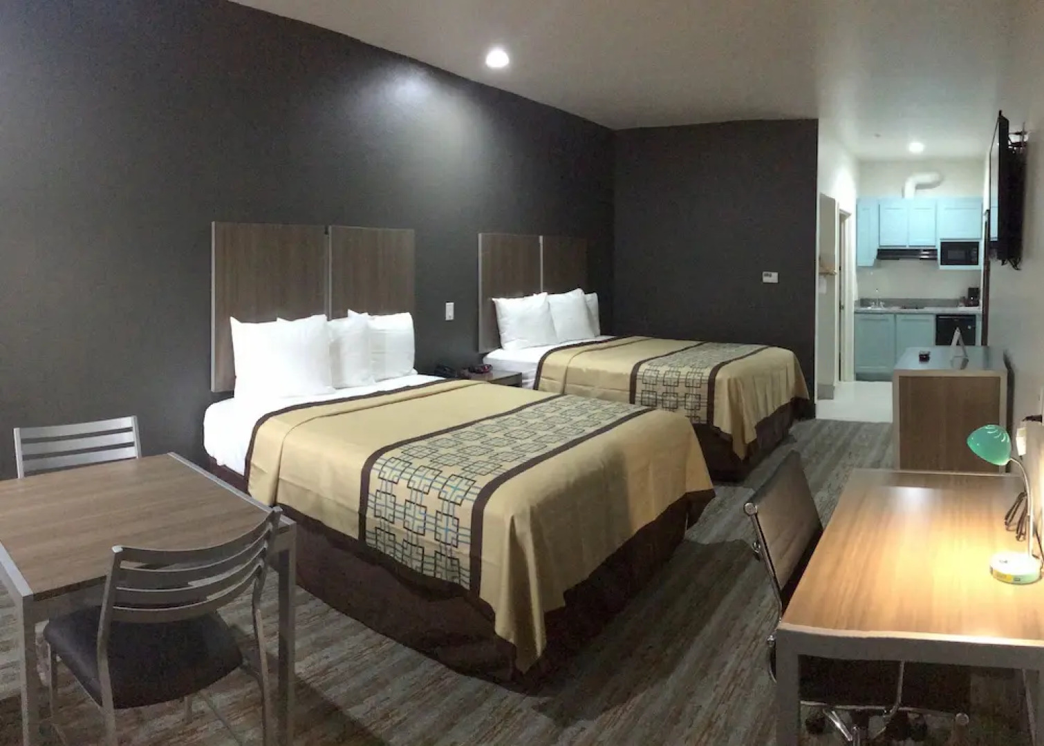 Scottish Inn & Suites