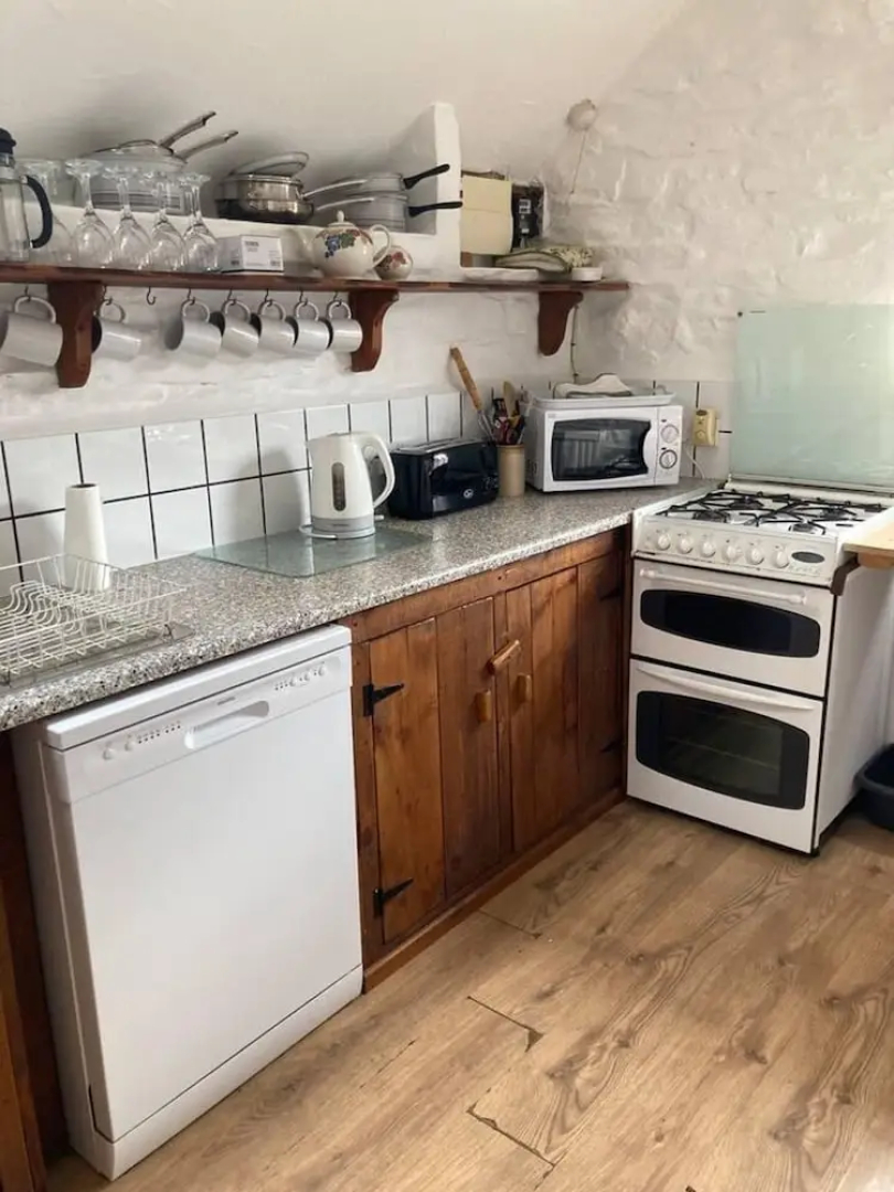 Cosy Stone Cottage on Llanllwni Mountain