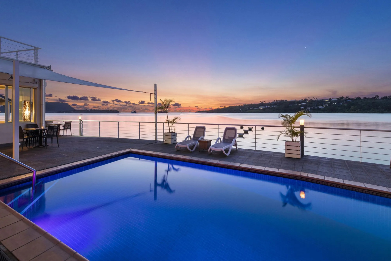 Chantilly's On The Bay