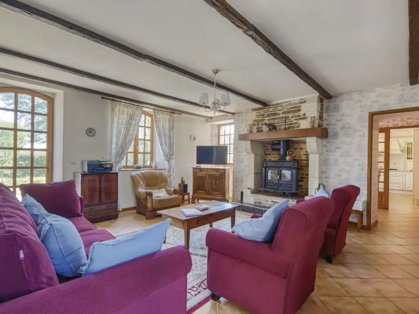 Characteristic holiday villa in Berigny with enclosed garden