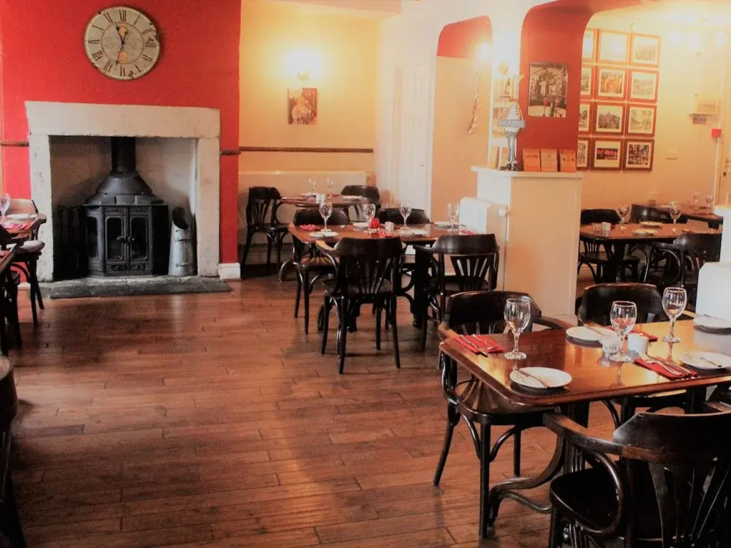 Forresters Bar & Restaurant with Rooms