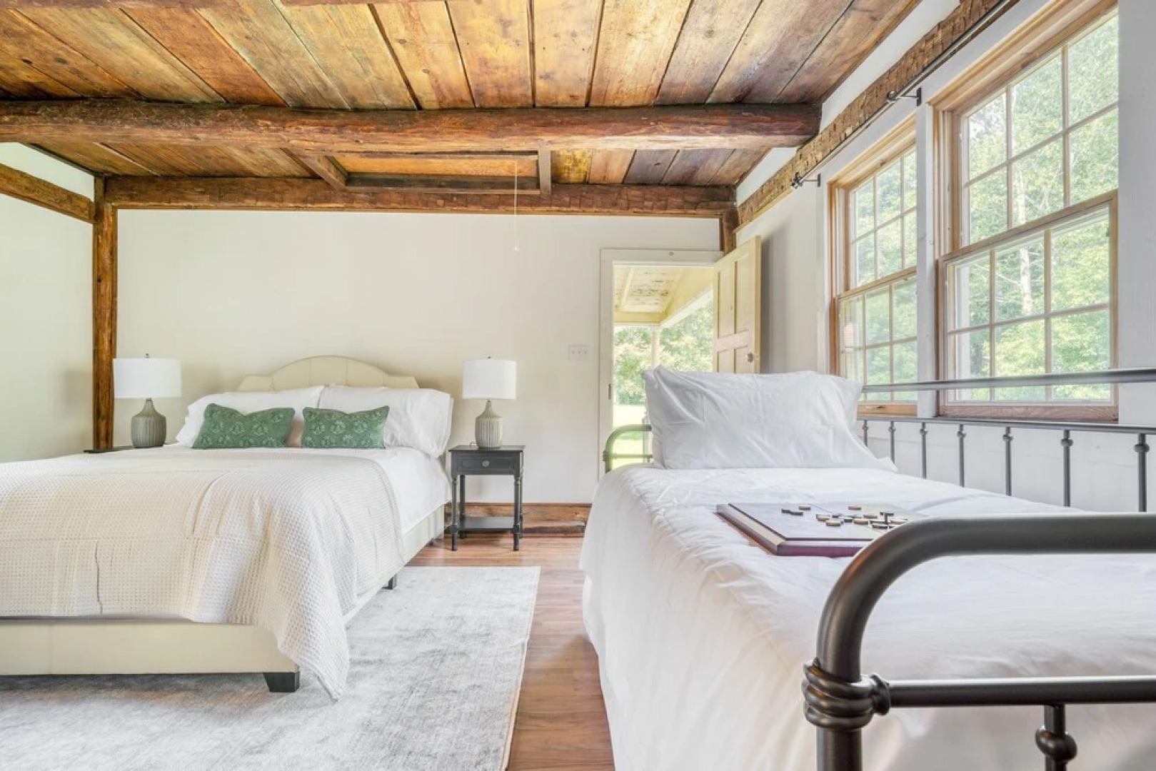 Daffodil by Avantstay Countryside Retreat in Historic Home w/ Large Backyard