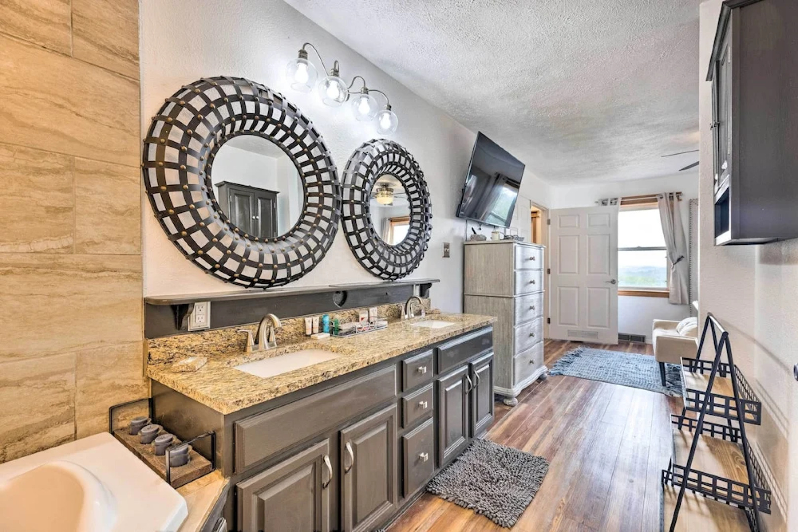 'hilltop Hideaway' Branson Home w/ Trampoline!