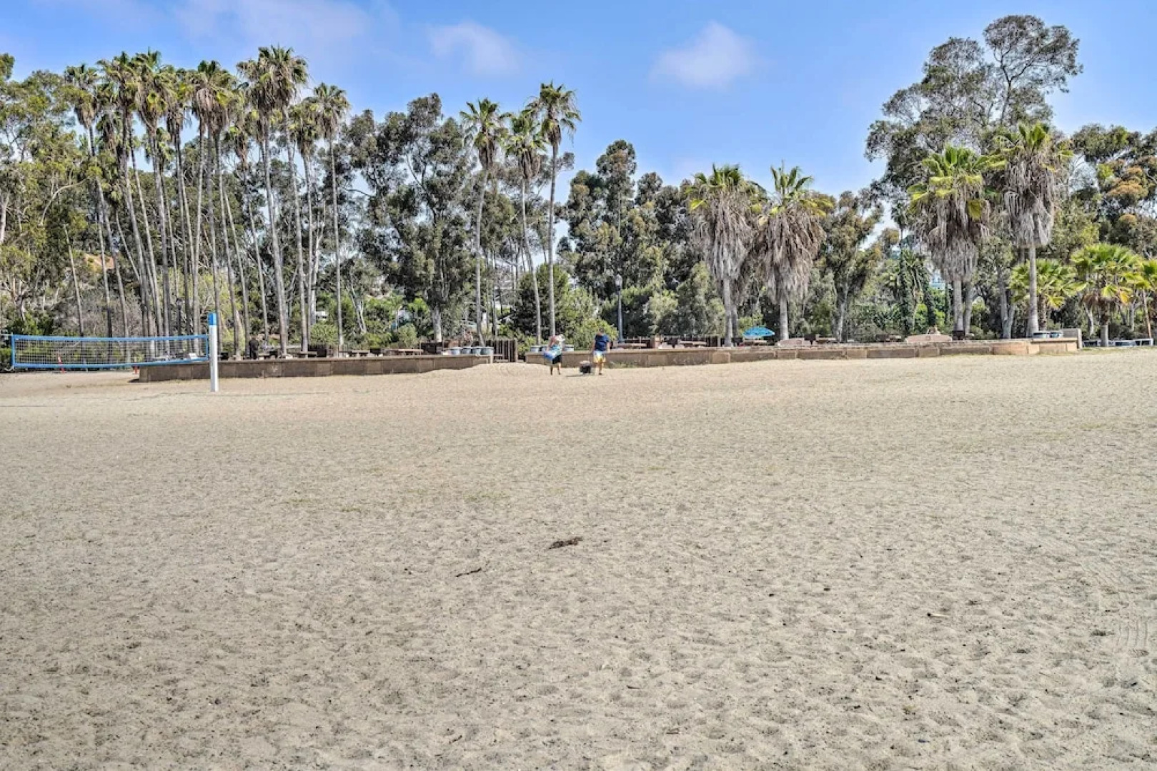 Cozy-chic Condo: Walk to Beach & Park!