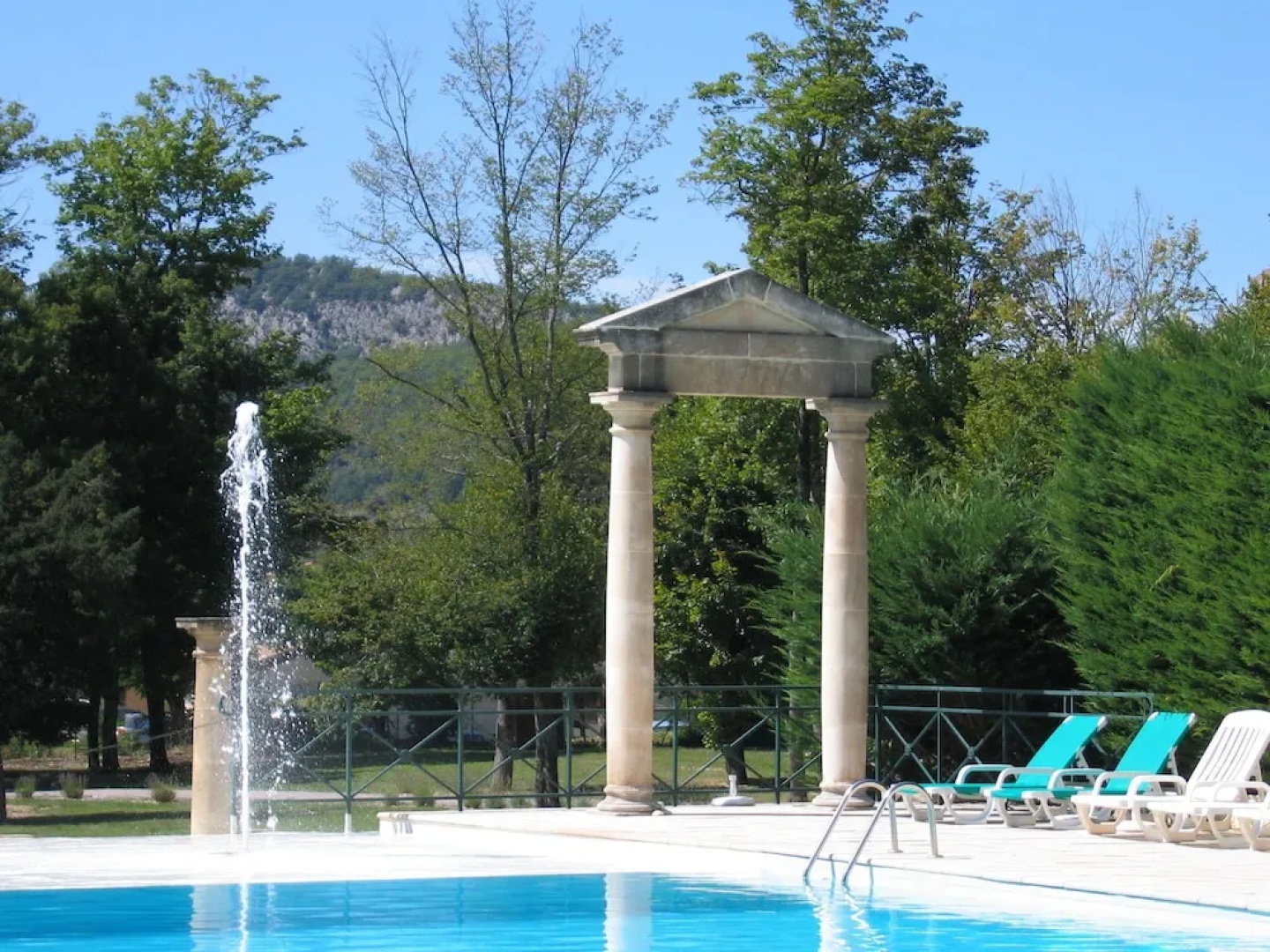 Two Studios With Pool, in Garden Park Nearby Spas and Views at the Mont Ventoux